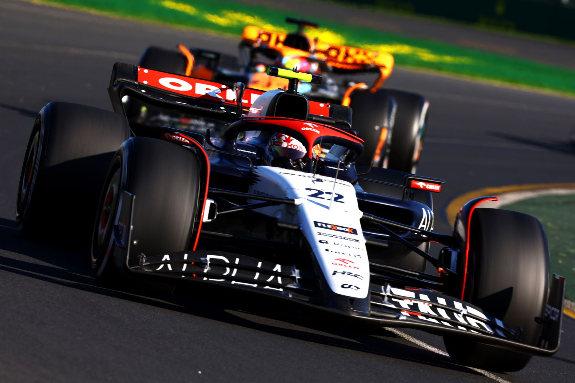 A Tsunoda le gustaría pelear en pista con Alonso, pero reconoce que el coche no está para ello.