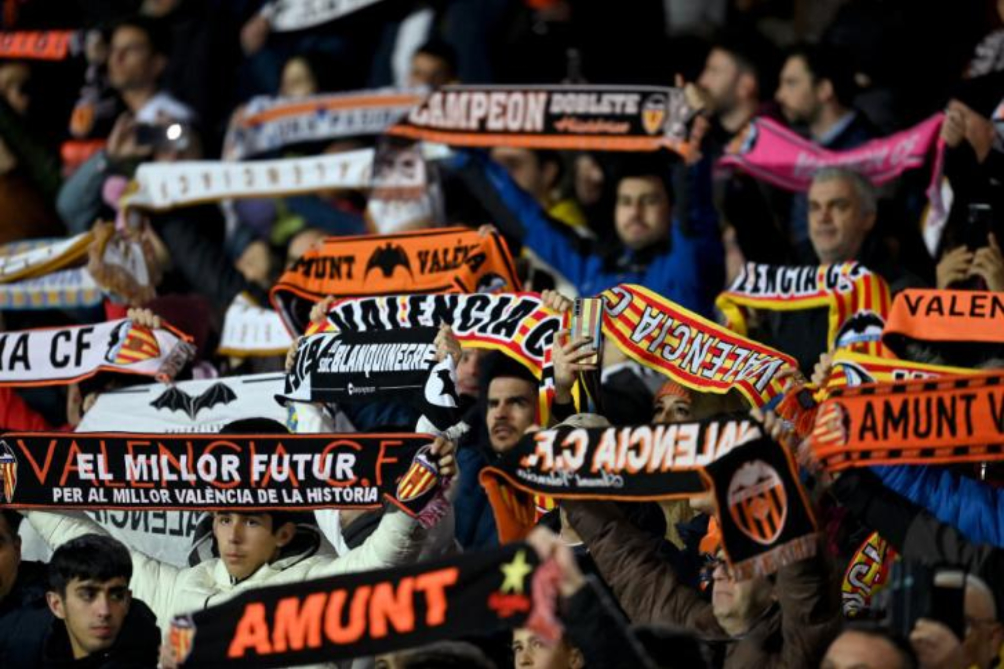 Valencia, Almera, Espanyol... A los clubes de LaLiga les sale caro hacerse 'multimillonarios'