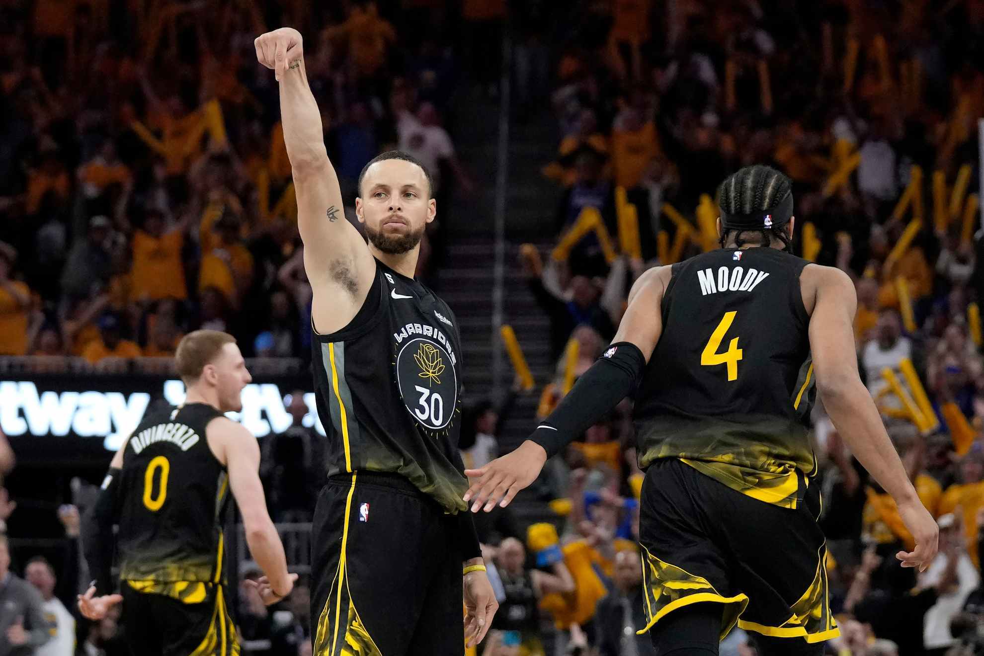 Steph Curry dropped 36 against the Kings in the Warriors' Game 3 win.