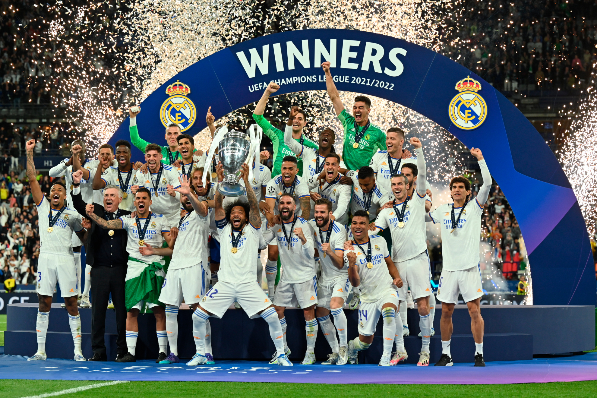 Los jugadores del Real Madrid festejan la consecución de la Champions la pasada temporada.