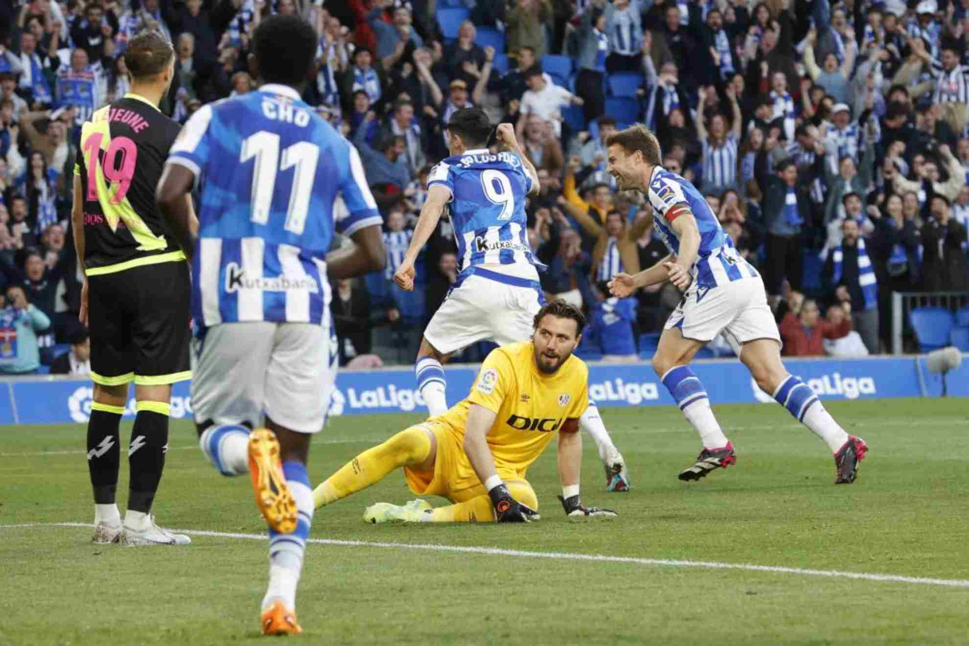 Imagen del Real Sociedad-Rayo tras el gol de Carlos Fernndez.