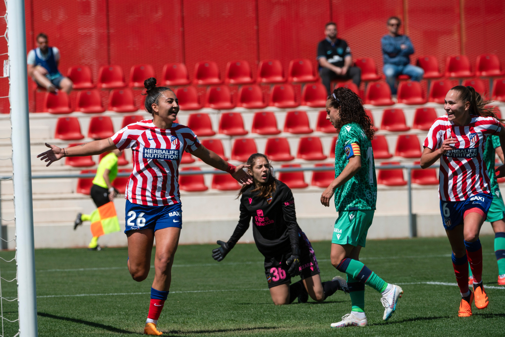 Lucía Moral 'Wifi' celebra un gol ante el Levante / EFE