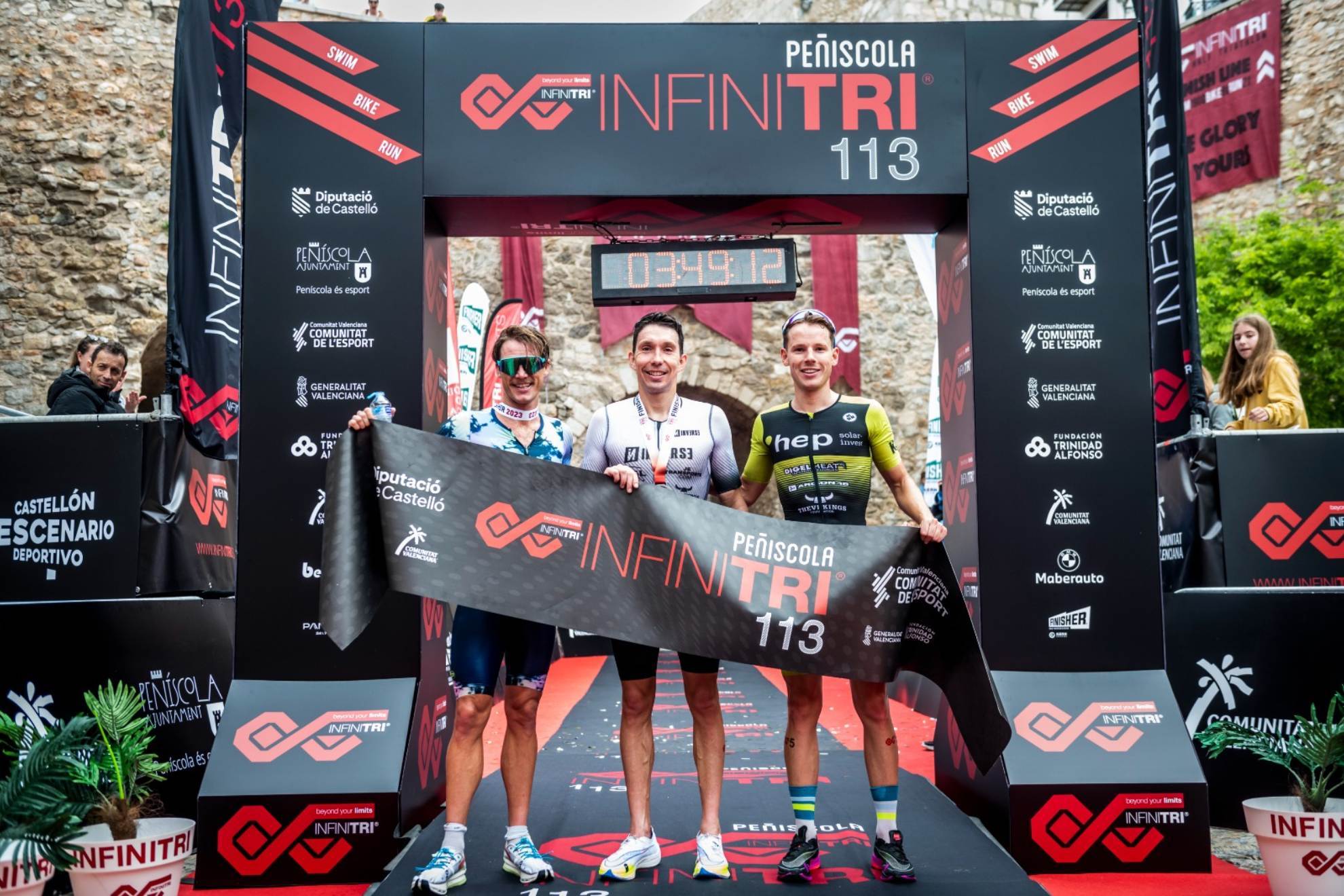 Pierre Le Corre y Emilie Morier triunfan en el Infinitri 113 Triathlon Peñíscola