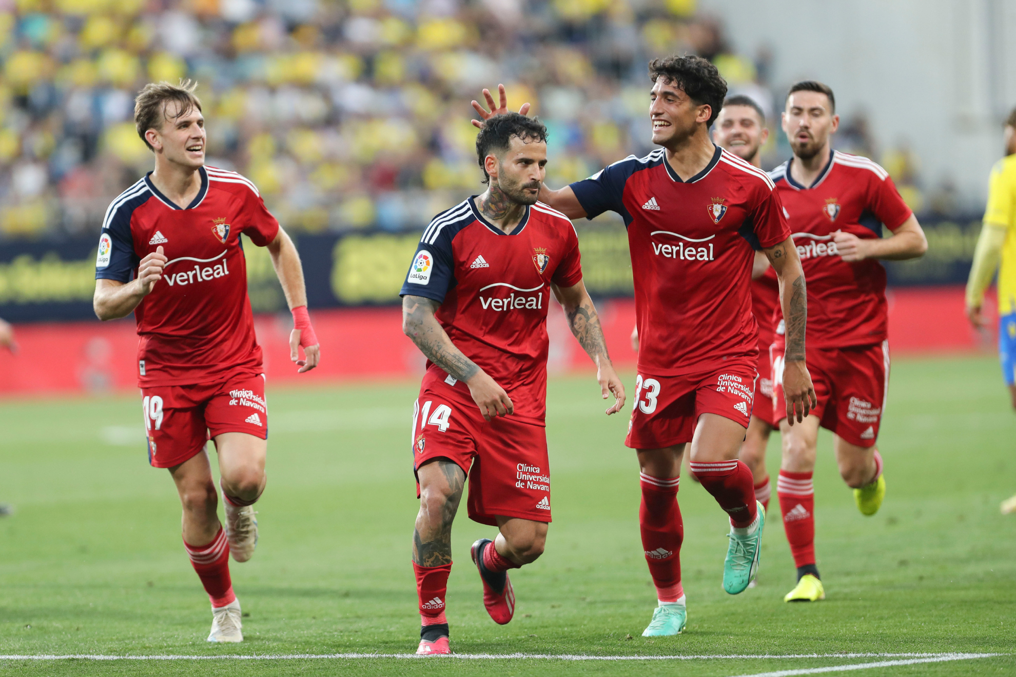 Rubn Garca celebra, junto a Iker Benito y PAblo Ibez, el gol de la victoria ante el Cdiz.