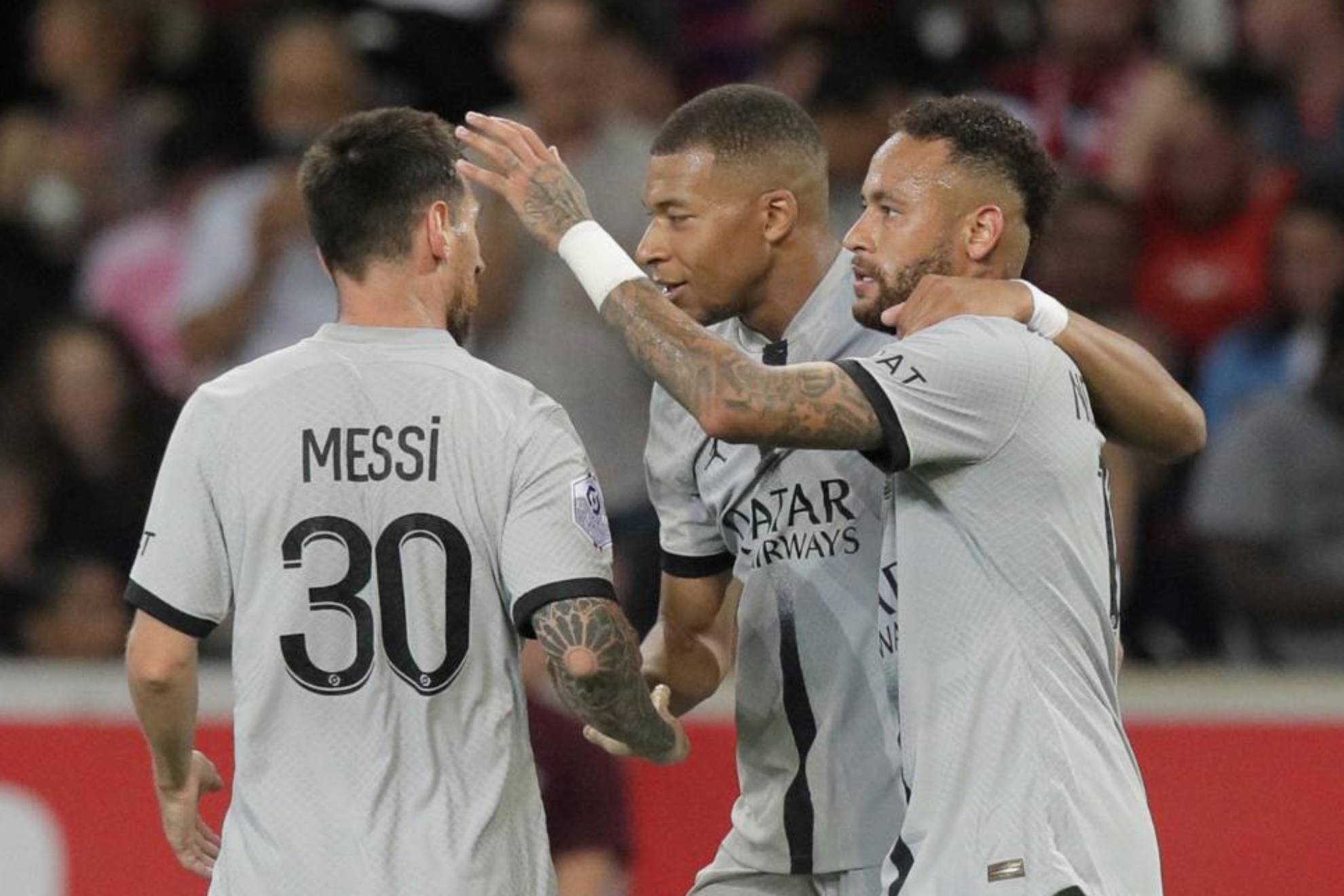 Messi, Neymar y Mbappé celebran un gol con el PSG.