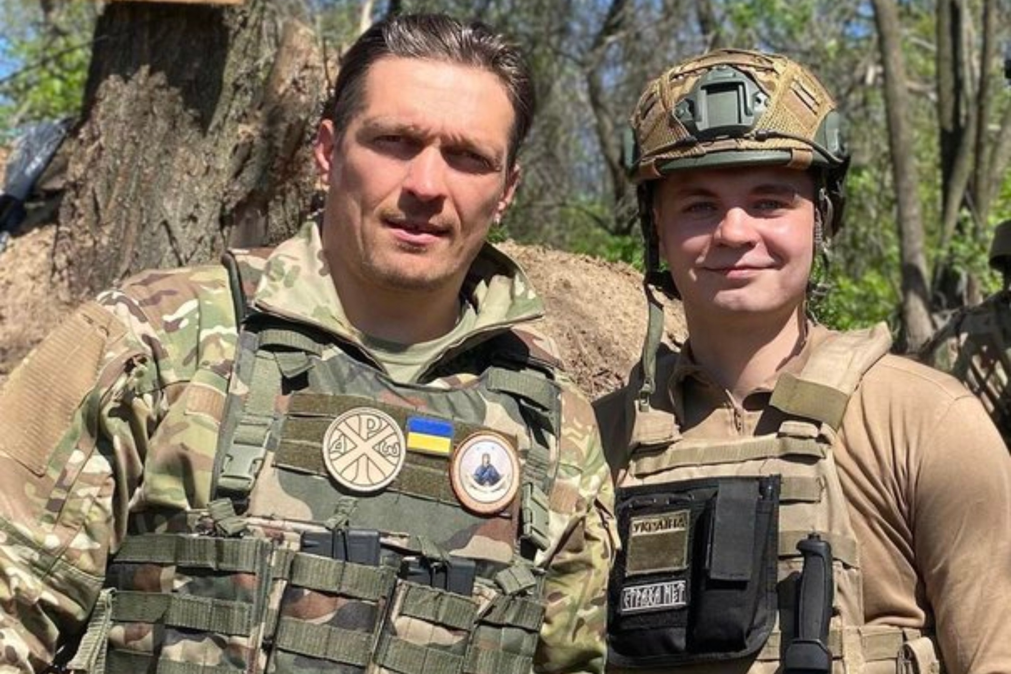 Oleksandr Usyk visits Ukraine fighters in the frontlines.