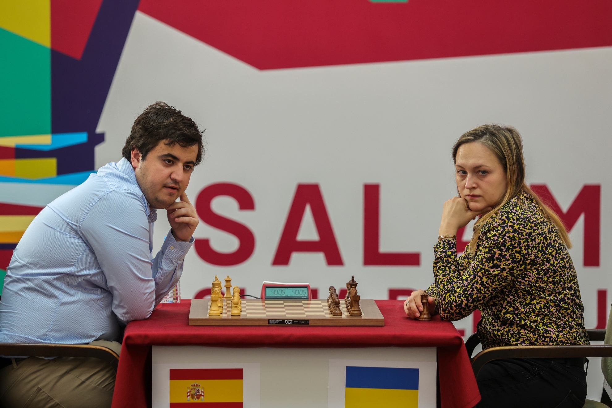 El español Jaime Santos Latasa y la ucraniana Anna Ushenin durante una de las partidas del magistral del Festival de Ajedrez de Salamanca.