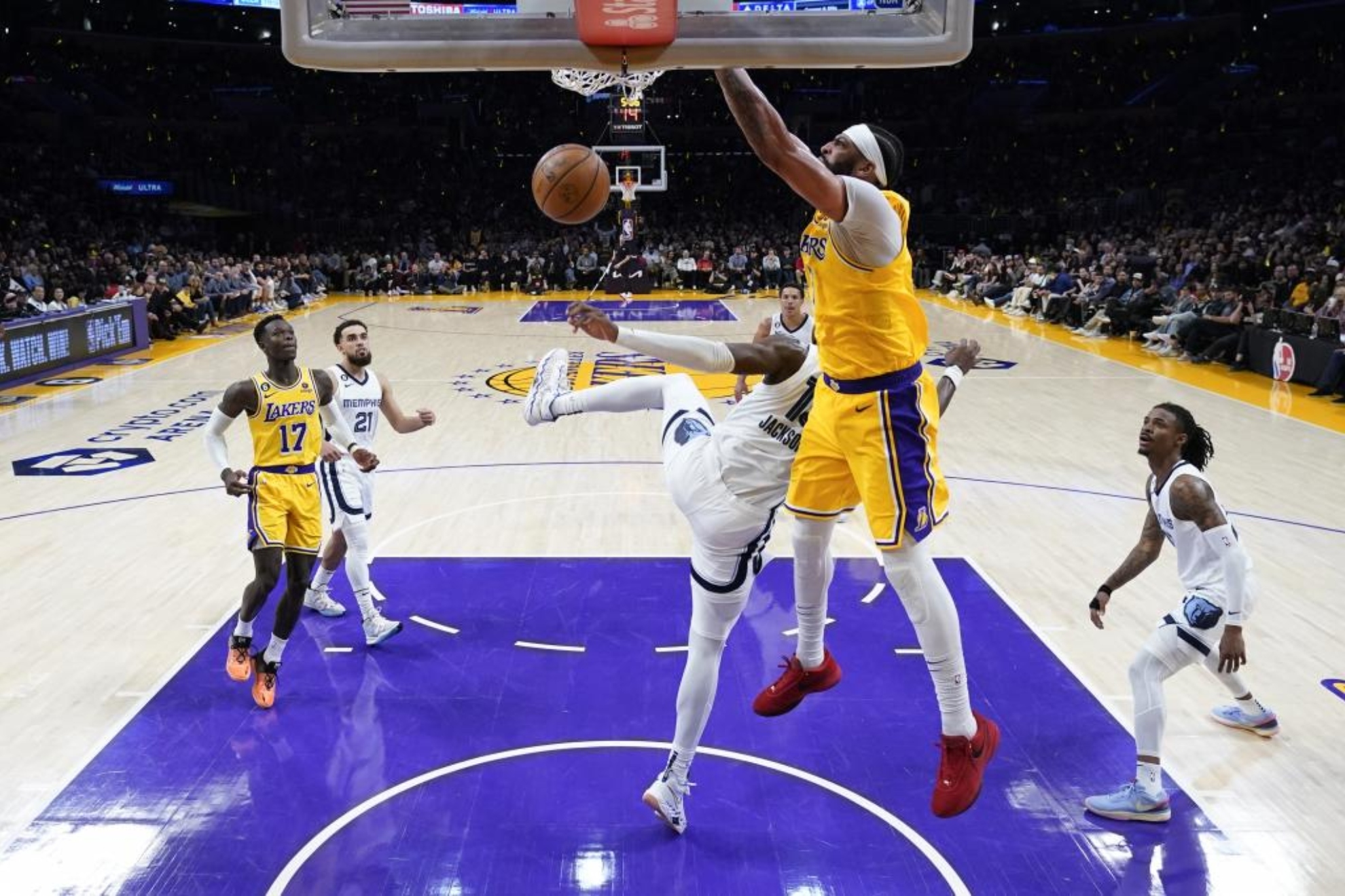 Los Lakers confirman su resurreccin