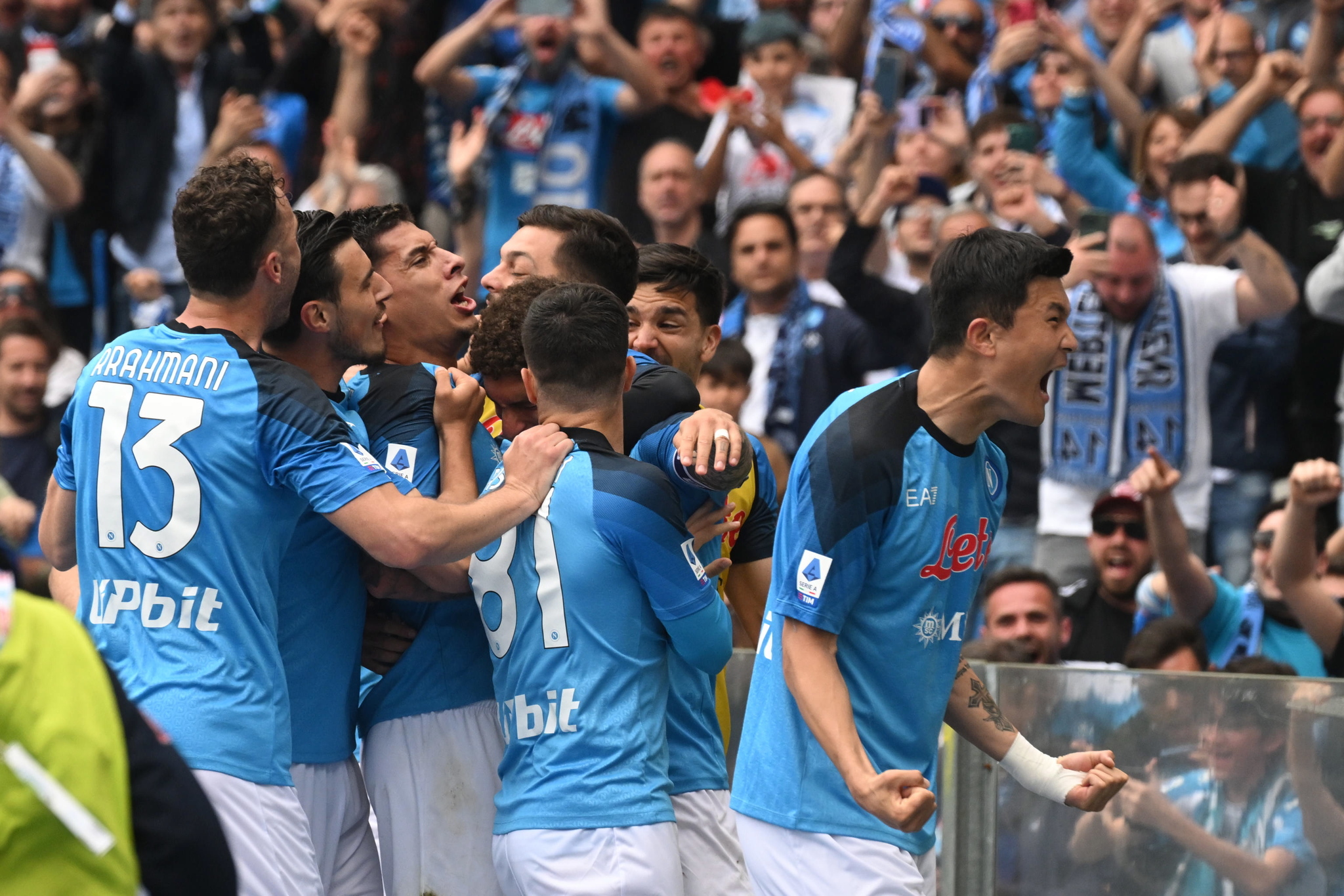 Los jugadores del Napoli celebran el 1-0.