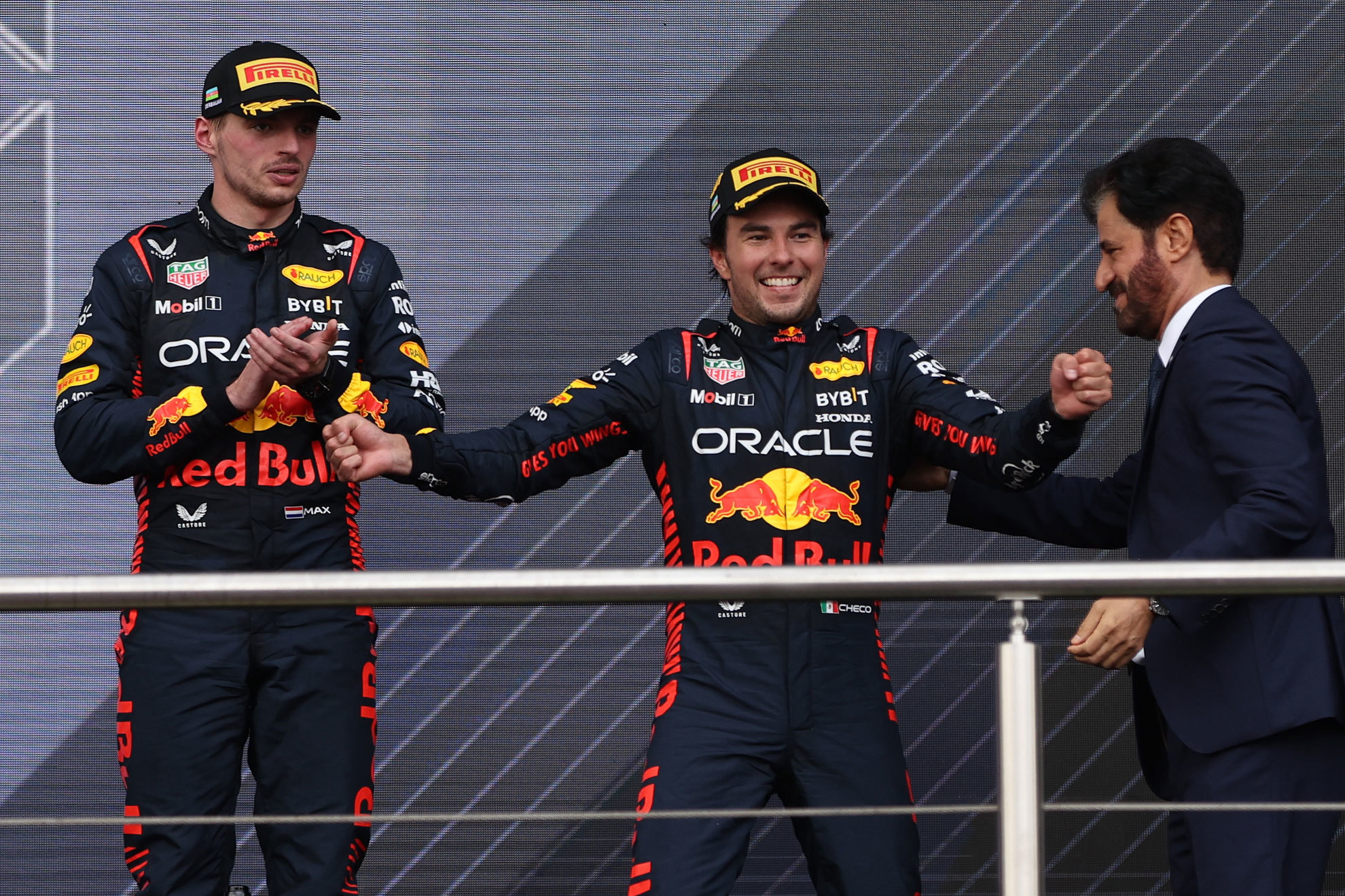 Checo se pone farruco con Verstappen y Alonso se queda sin podio