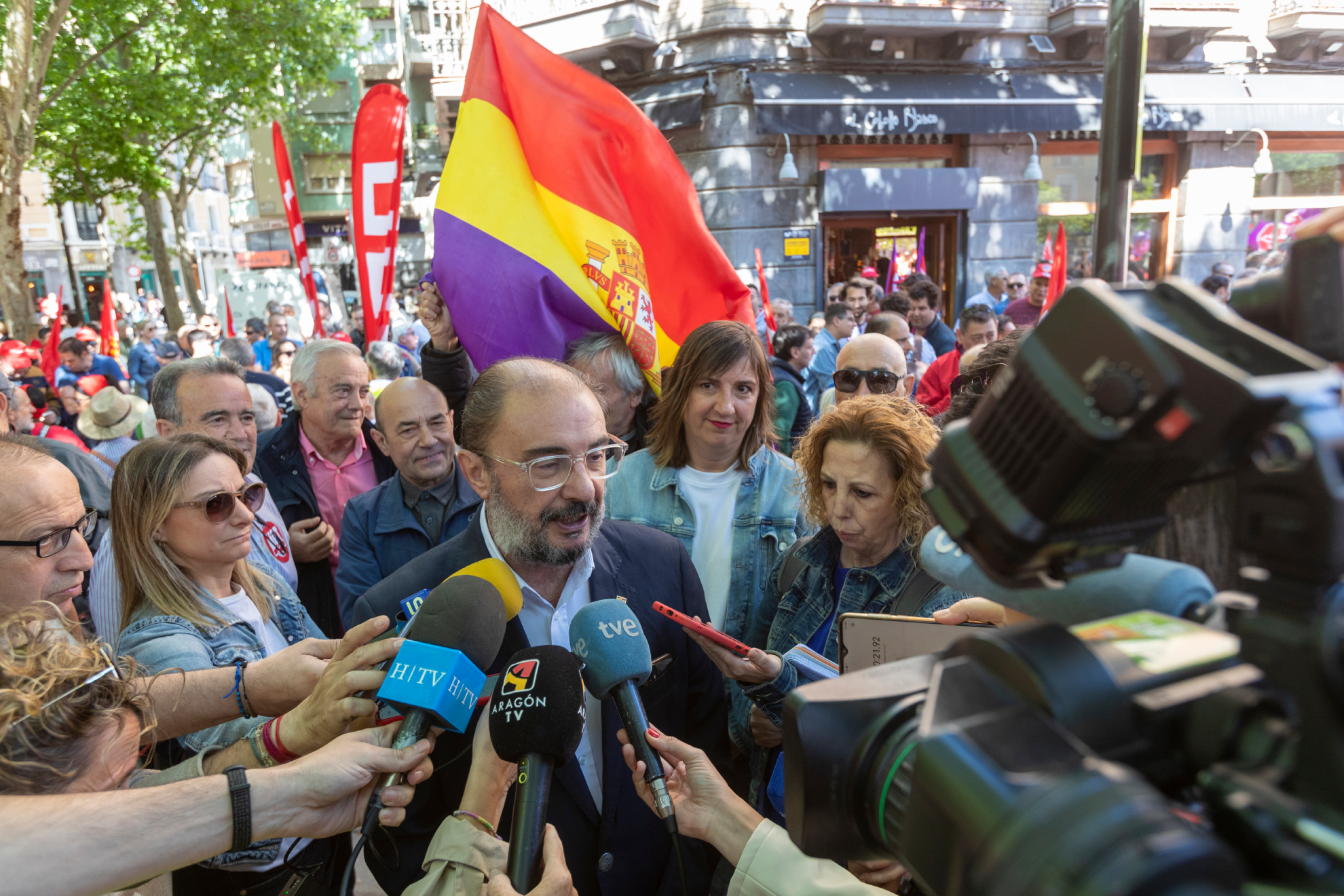 Javier Lambán asiste hoy a la manifestación por el Primero de Mayo en Zaragoza.
