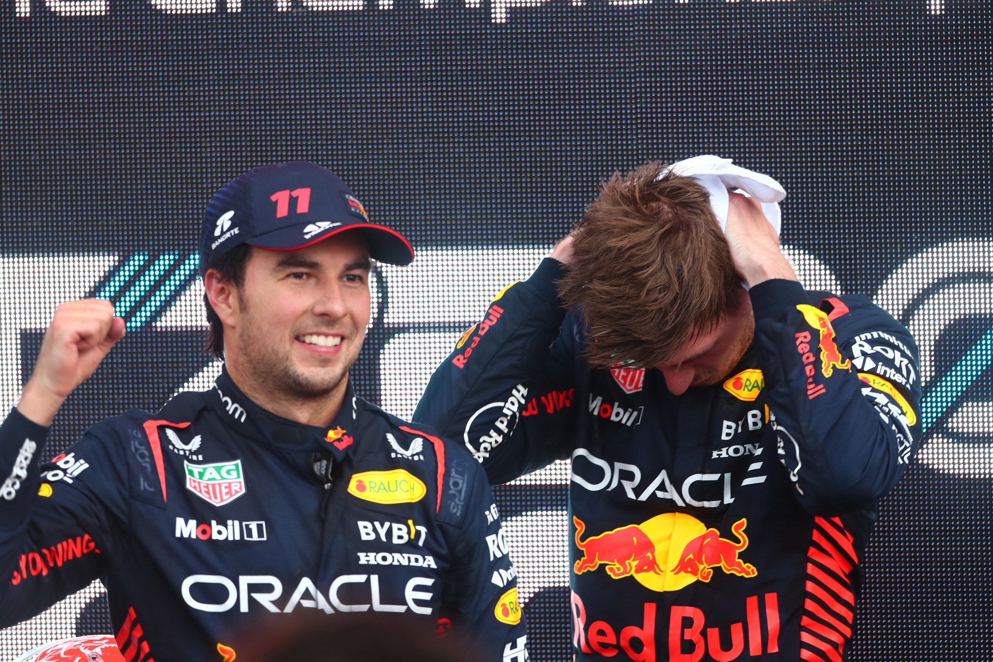 Checo Prez y Max Verstappen, en el podio del Gran Premio de Azerbaiyn.