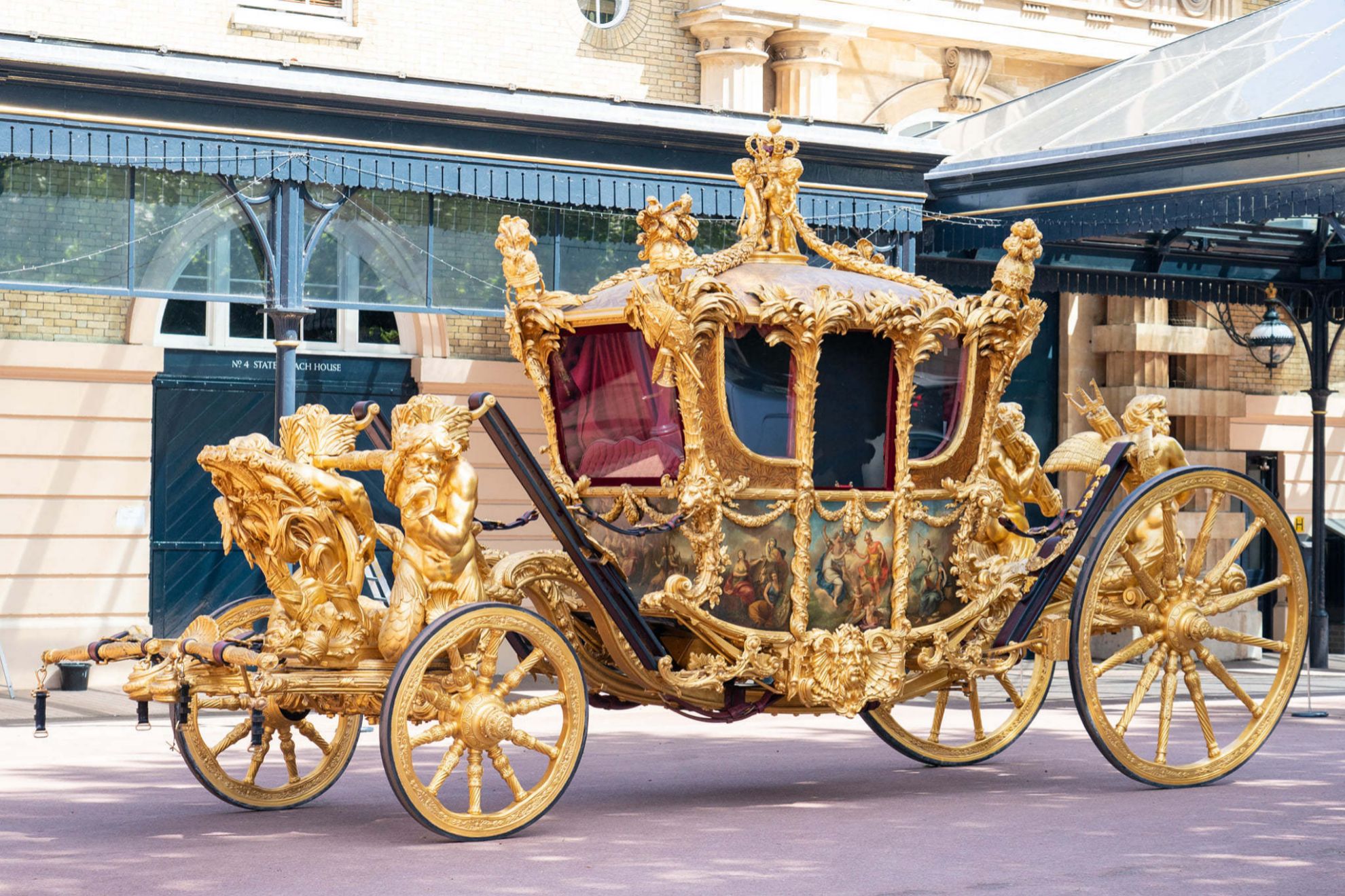 La Gold State Coach es la gran joya de la corona británica en lo que a carruajes se refiere.