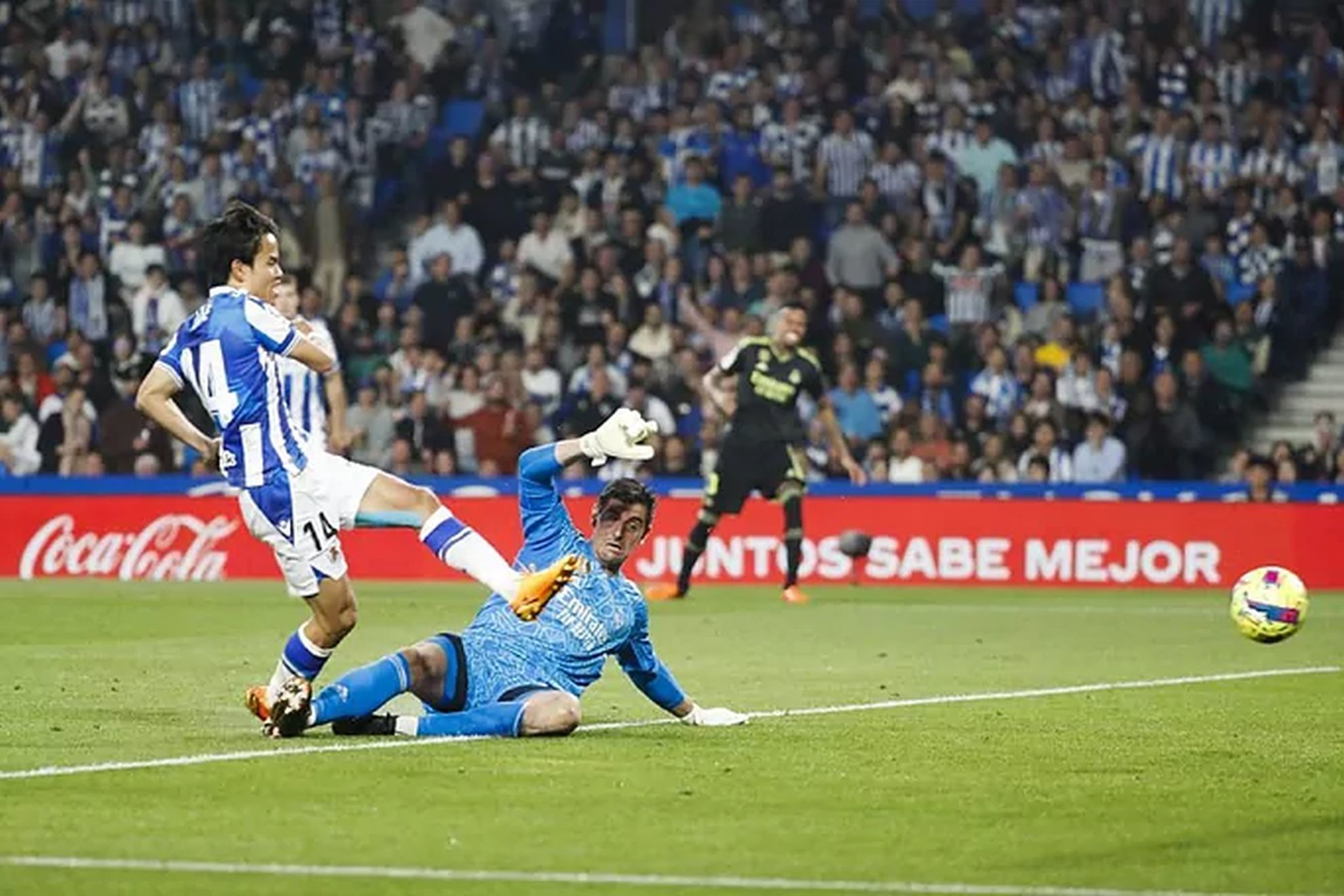 Real Madrid 0-0 Real Sociedad: Stalemate at the Bernabeu as La Real  frustrate Madrid in La Liga title chase setback - Eurosport