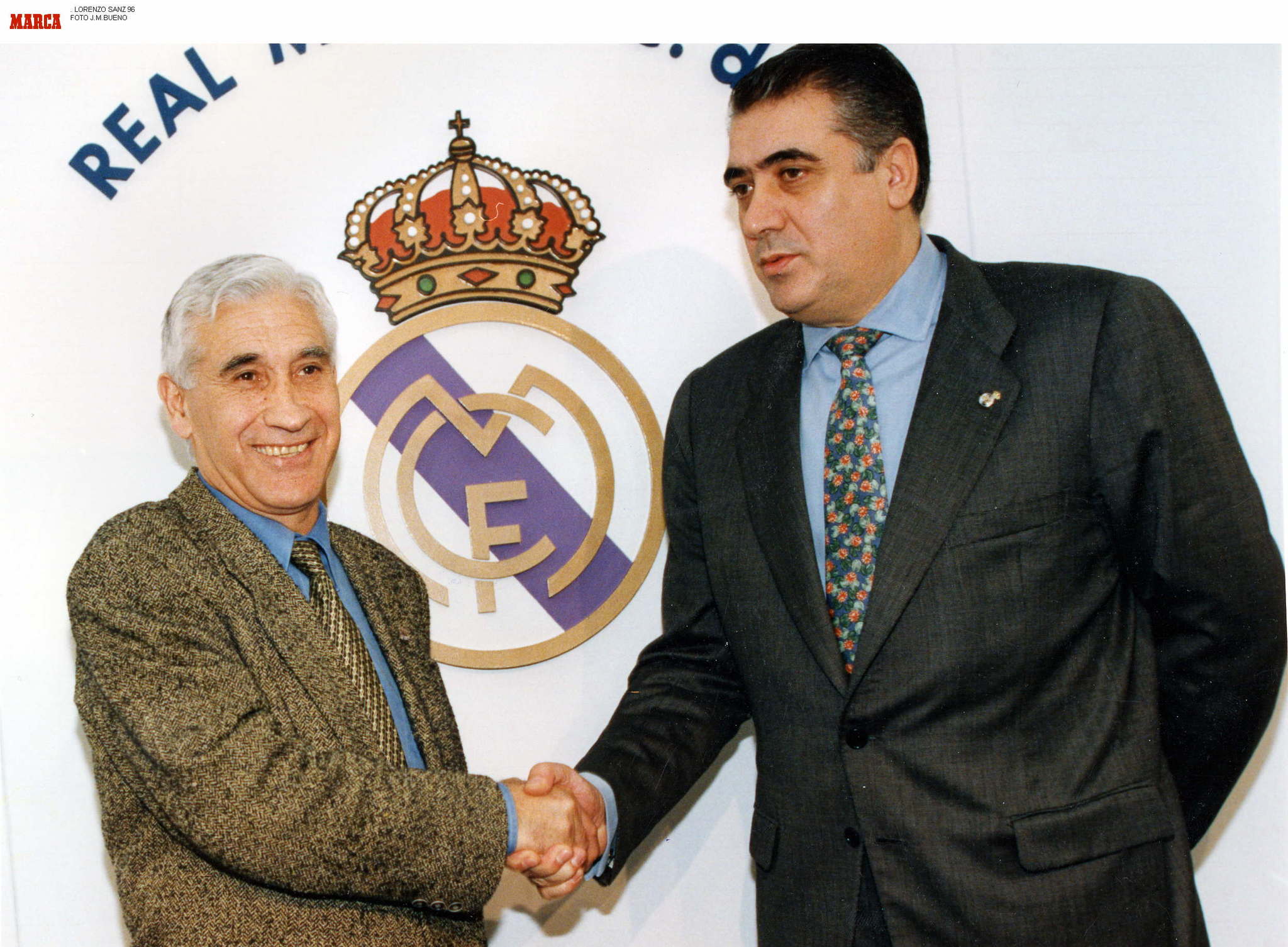 Arsenio Iglesias el da de su presentacin como entrenador del Real Madrid junto a Lorenzo Sanz