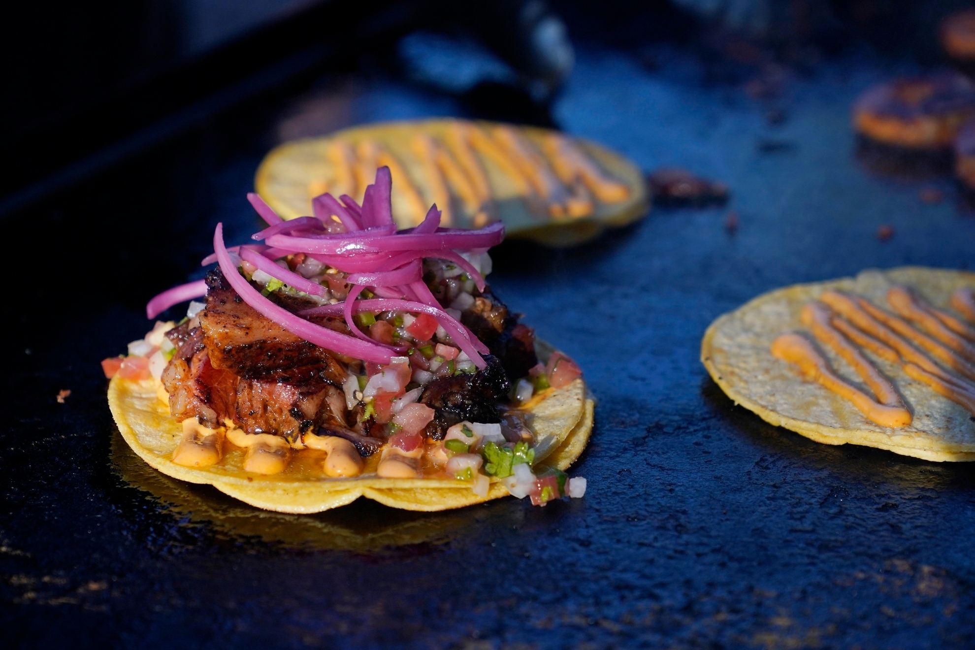 Image of a tostada with meat on top.