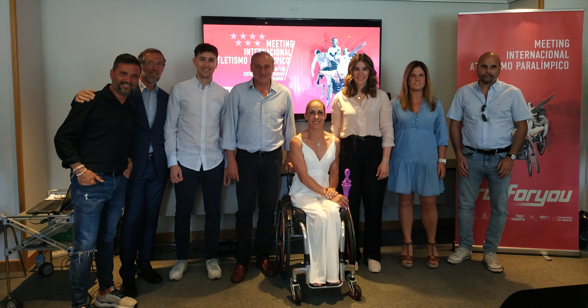 Foto de familia de la presentación del Meeting Internacional de Atletismo Paralímpico /Foto: @elultimorunner