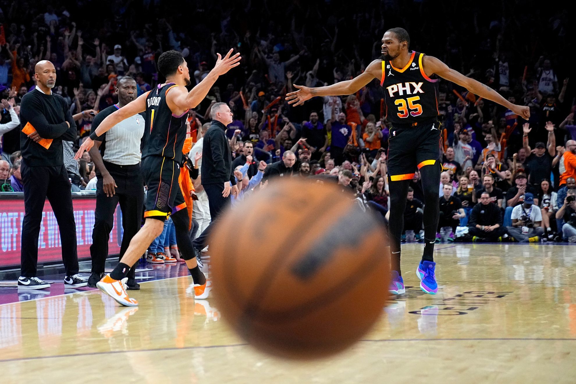 Booker, Durant combine for 86 points to cut series deficit against Nuggets