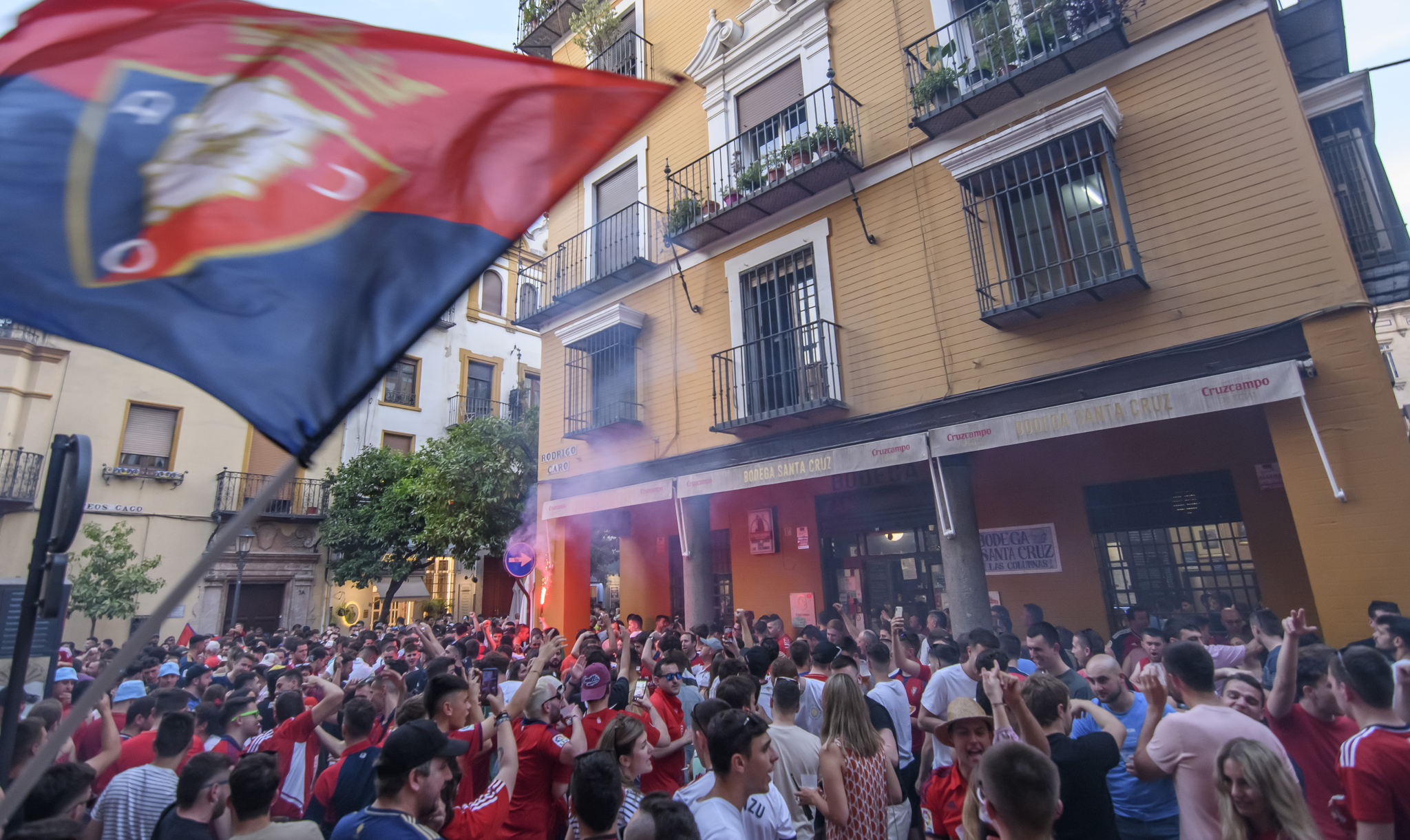 Aficionados de Osasuna, presentes en Sevilla.