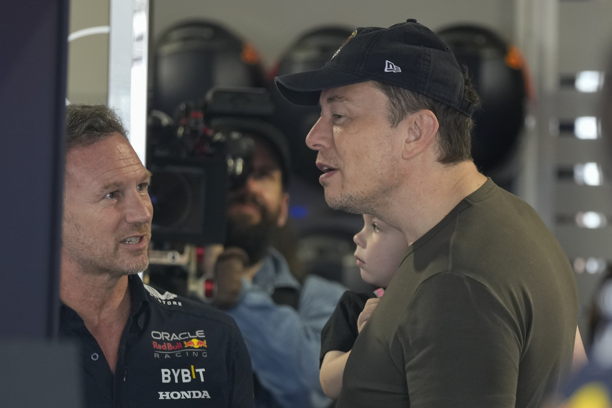 Musk, en el box de Red Bull junto a Christian Horner