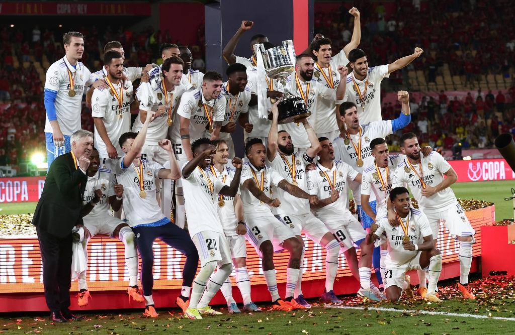 El Real Madrid celebra el ttulo de Copa.