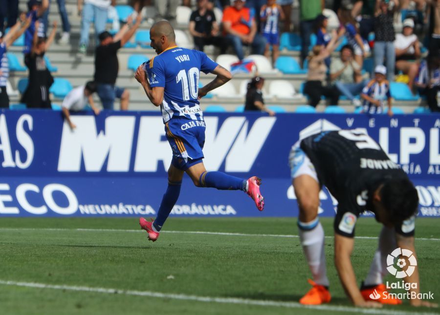 Yuri celebra su primer gol al Málaga en El Toralín