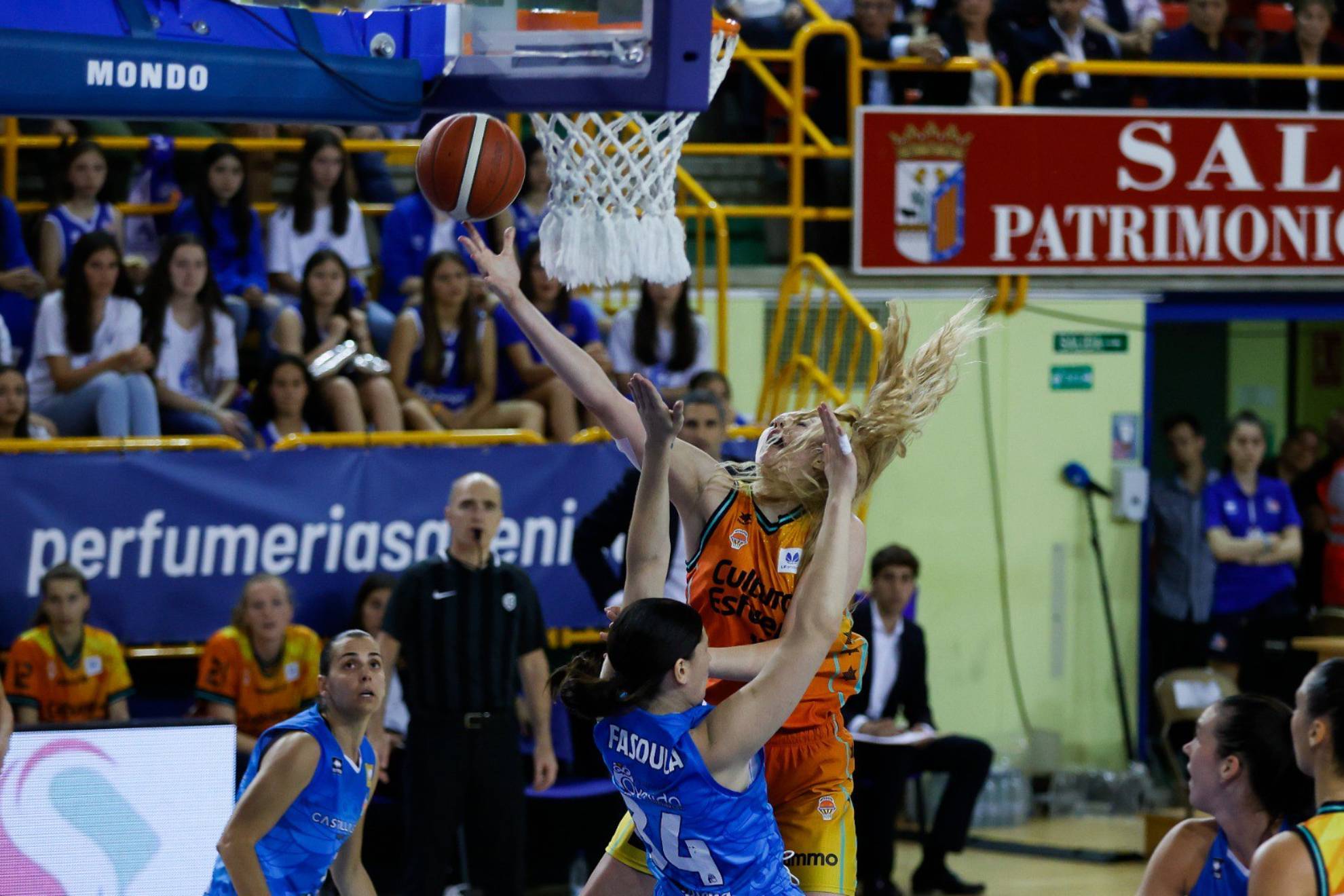El Valencia Basket toca el cielo con su primera Liga Femenina