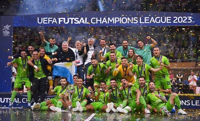 El Mallorca Palma Futsal celebra la conquista de la UEFA Futsal Champions.
