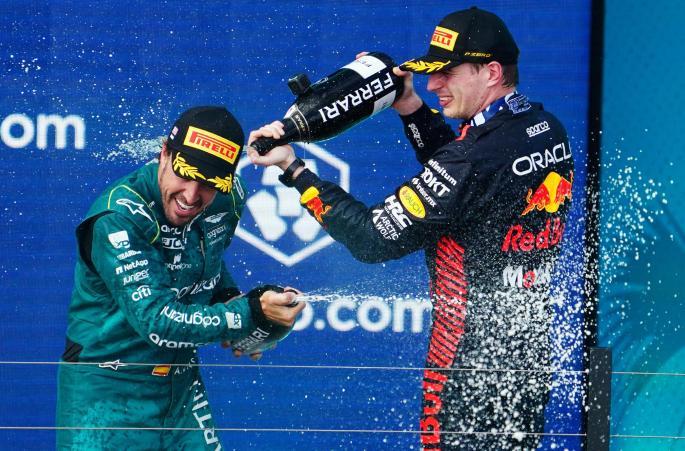 Alonso y Verstappen, en el podio de Miami