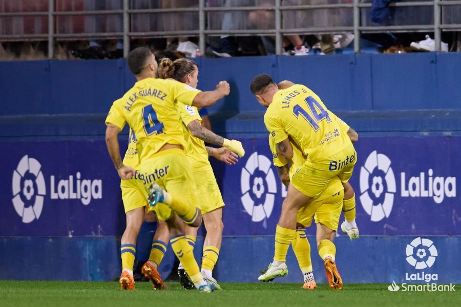 Los jugadores de Las Palmas festejan el gol de la victoria.