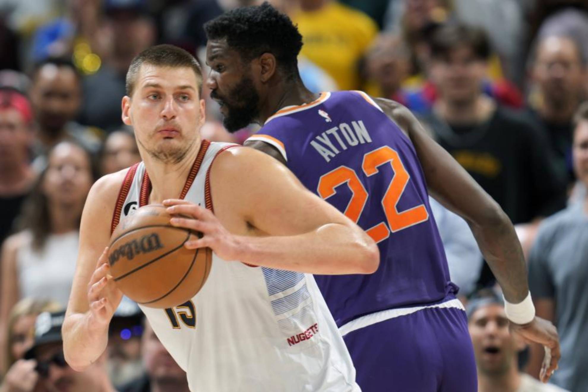 Nikola Jokic juguetea y maniata a los Phoenix Suns de Durant y Booker.