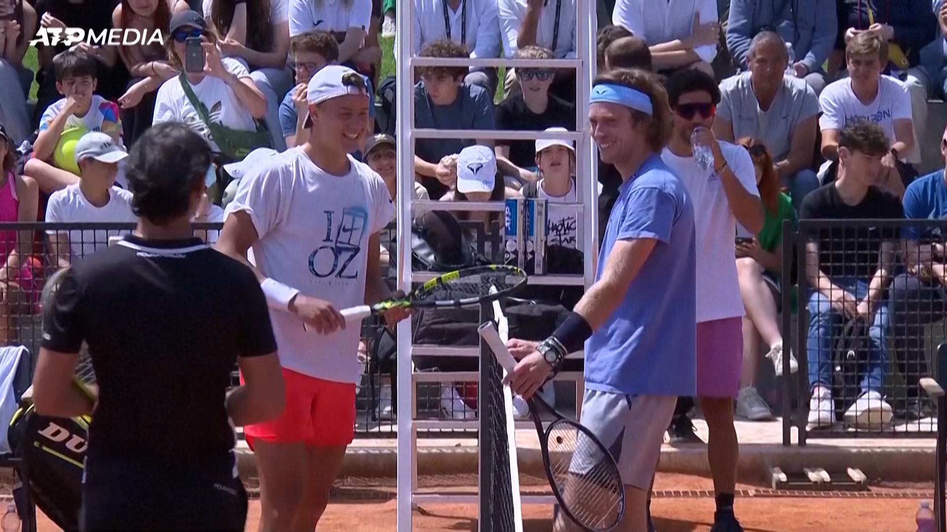 Rune and Rublev hilariously struggle to play rock, paper, scissors at Madrid Mutua Open