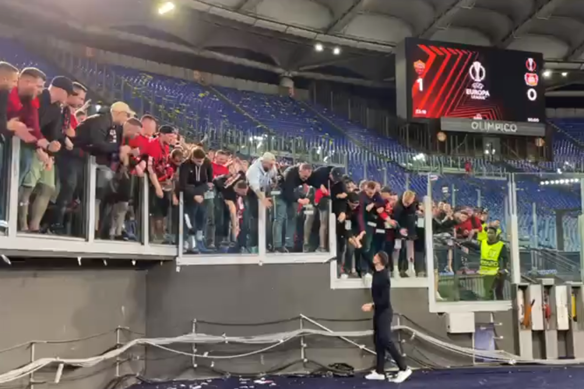Es de otra pasta: el gesto de Xabi Alonso con los 3.000 aficionados que viajaron a Roma
