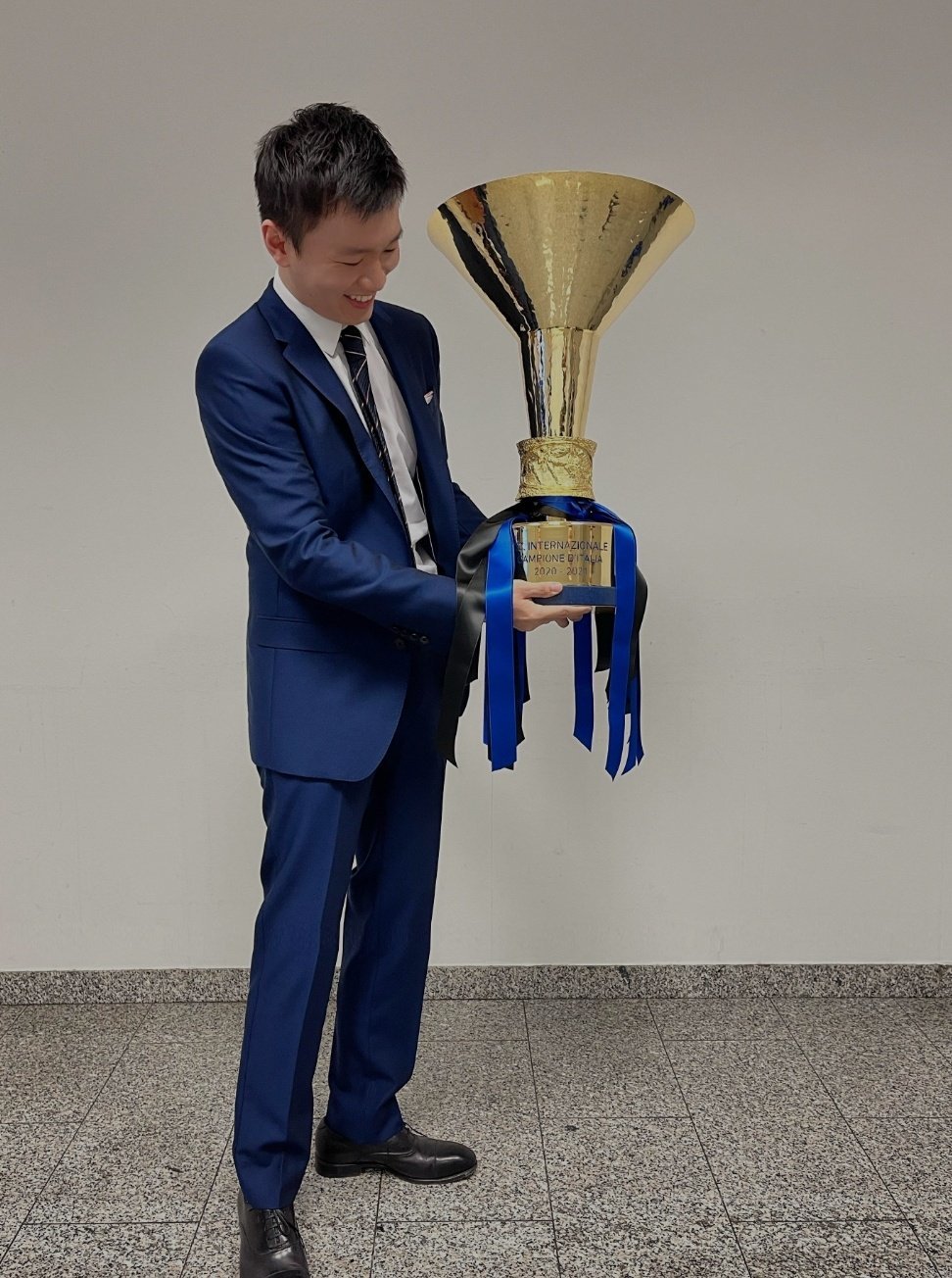 Zhang festeggia lo scudetto vinto con l'Inter.