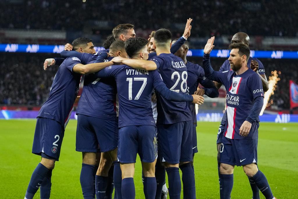 Los jugadores del PSG celebran un gol en la liga francesa.