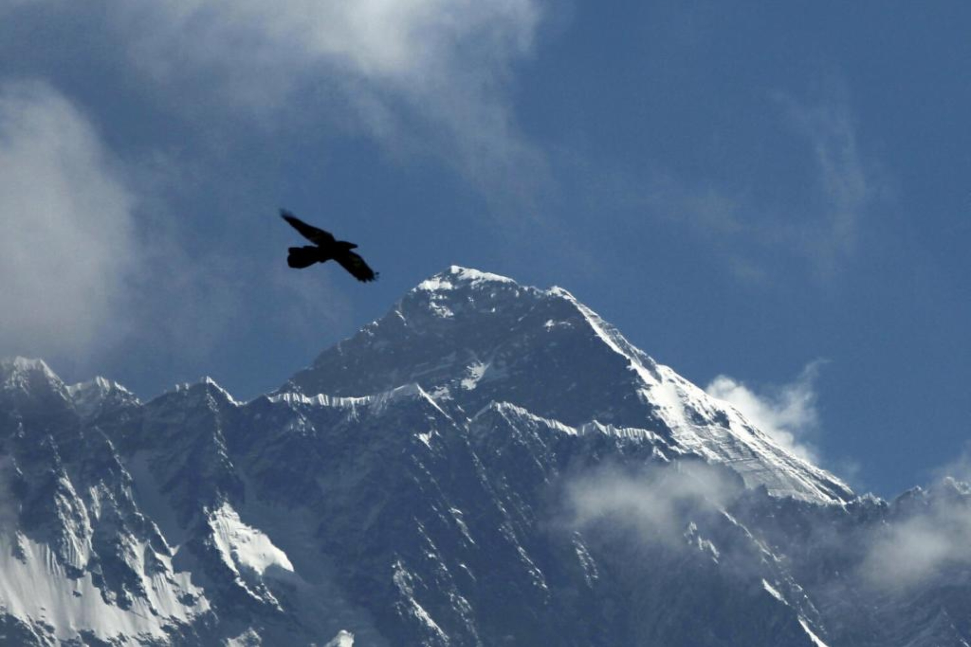 Un sherpa nepalí iguala el récord de 26 cumbres del Everest de Kami Rita