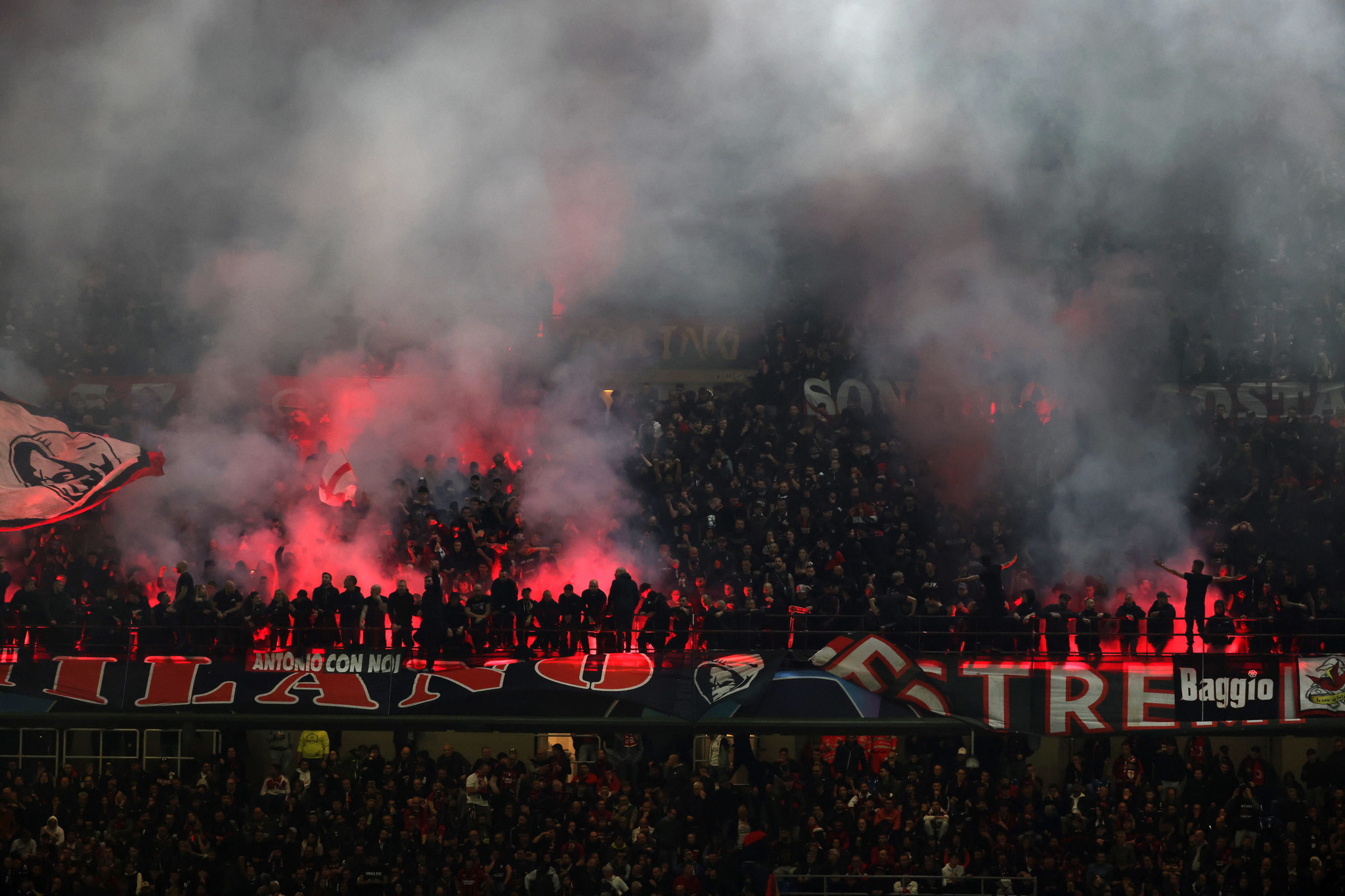 La Curva Sud di Milano durante il derby contro l'Inter.