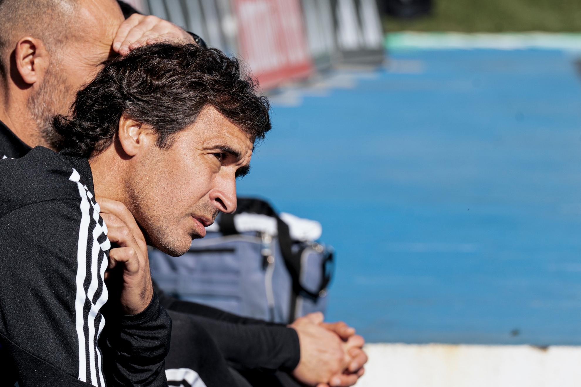 Raúl González, en el banquillo en un partido del Castilla en Valdebebas.