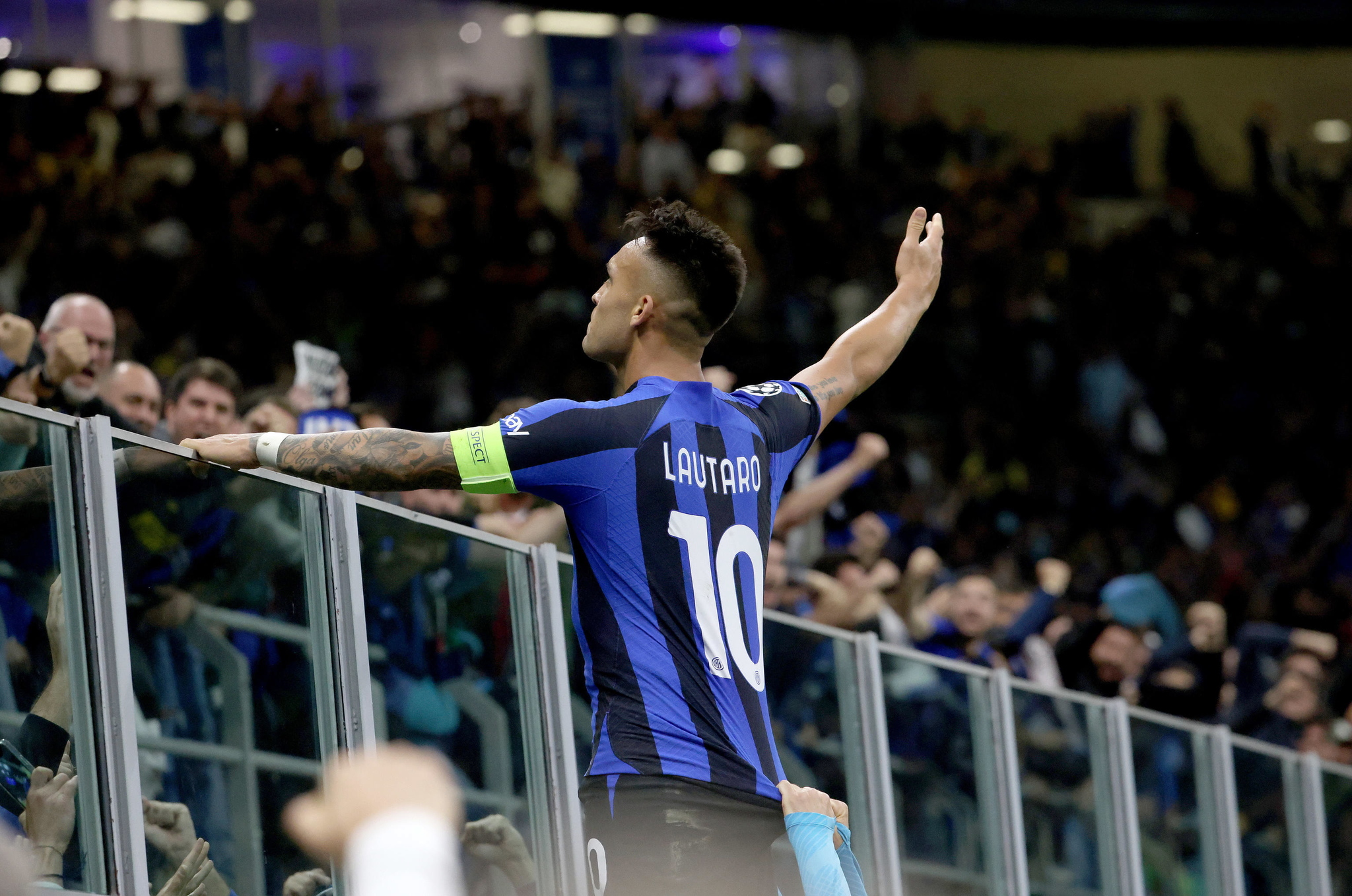 Lautaro celebrates his goal in the semi-final against AC Milan.