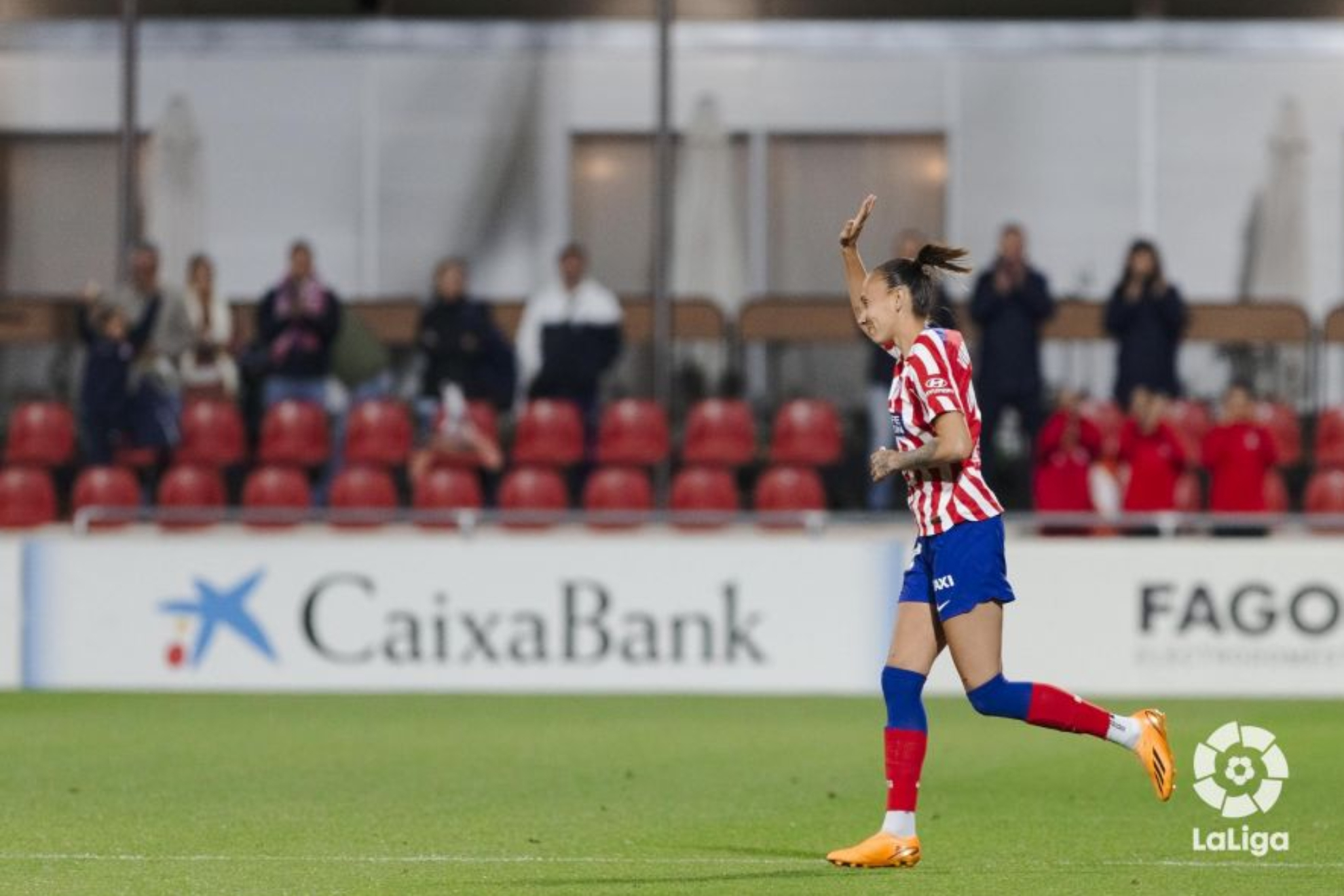 Virginia Torrecilla se despide de la afición del Atlético de Madrid en Alcalá / LaLiga