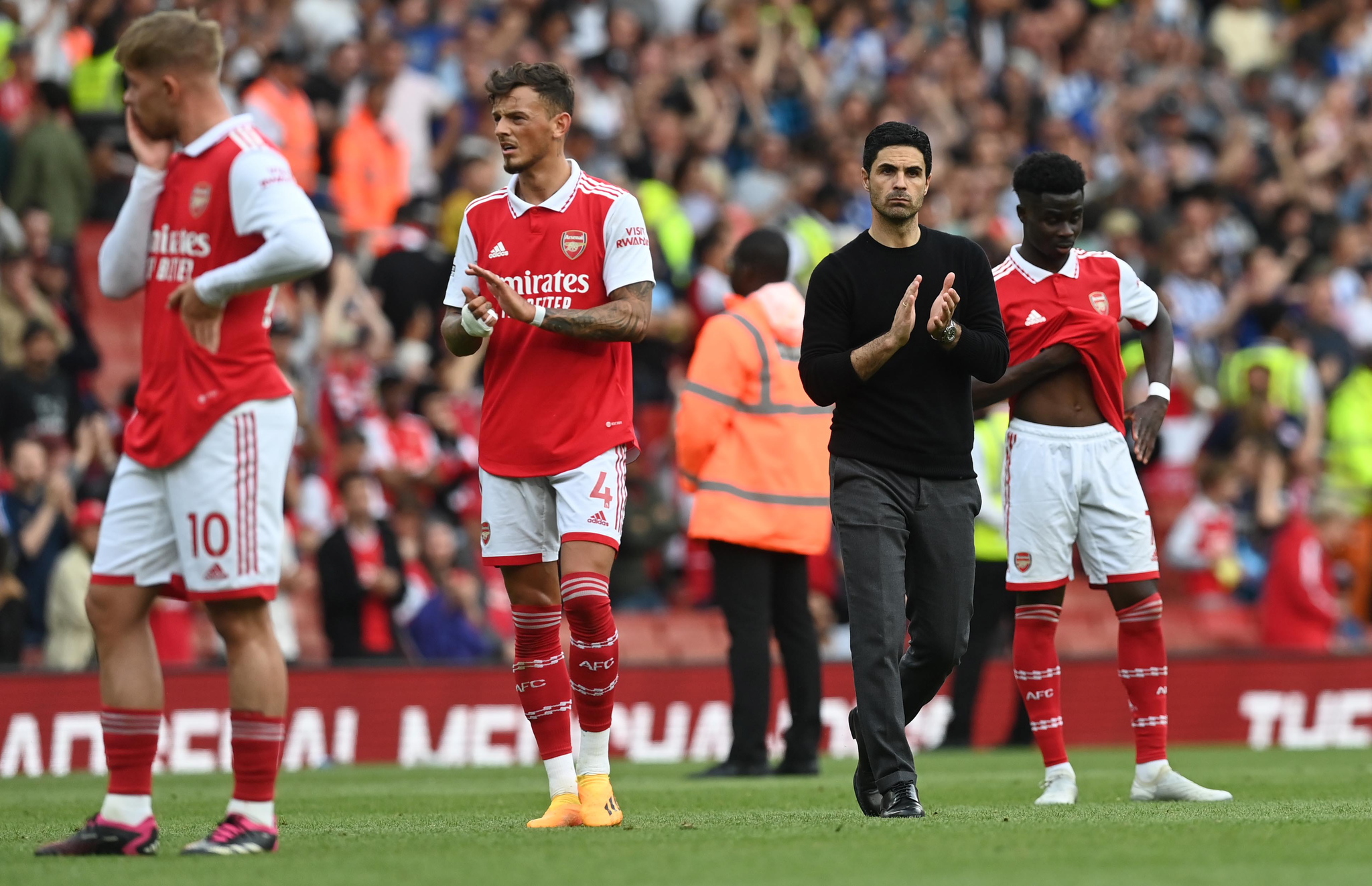 Los jugadores del Arsenal se lamentan tras un partido