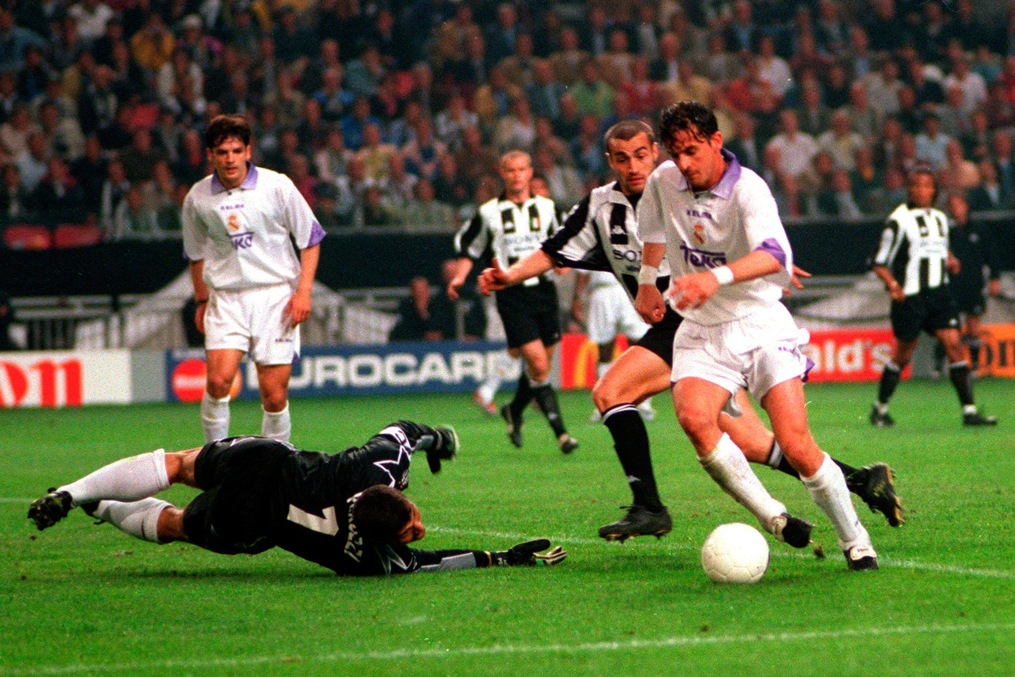 Mijatovic marca hace 25 años exactos el gol de la Séptima.