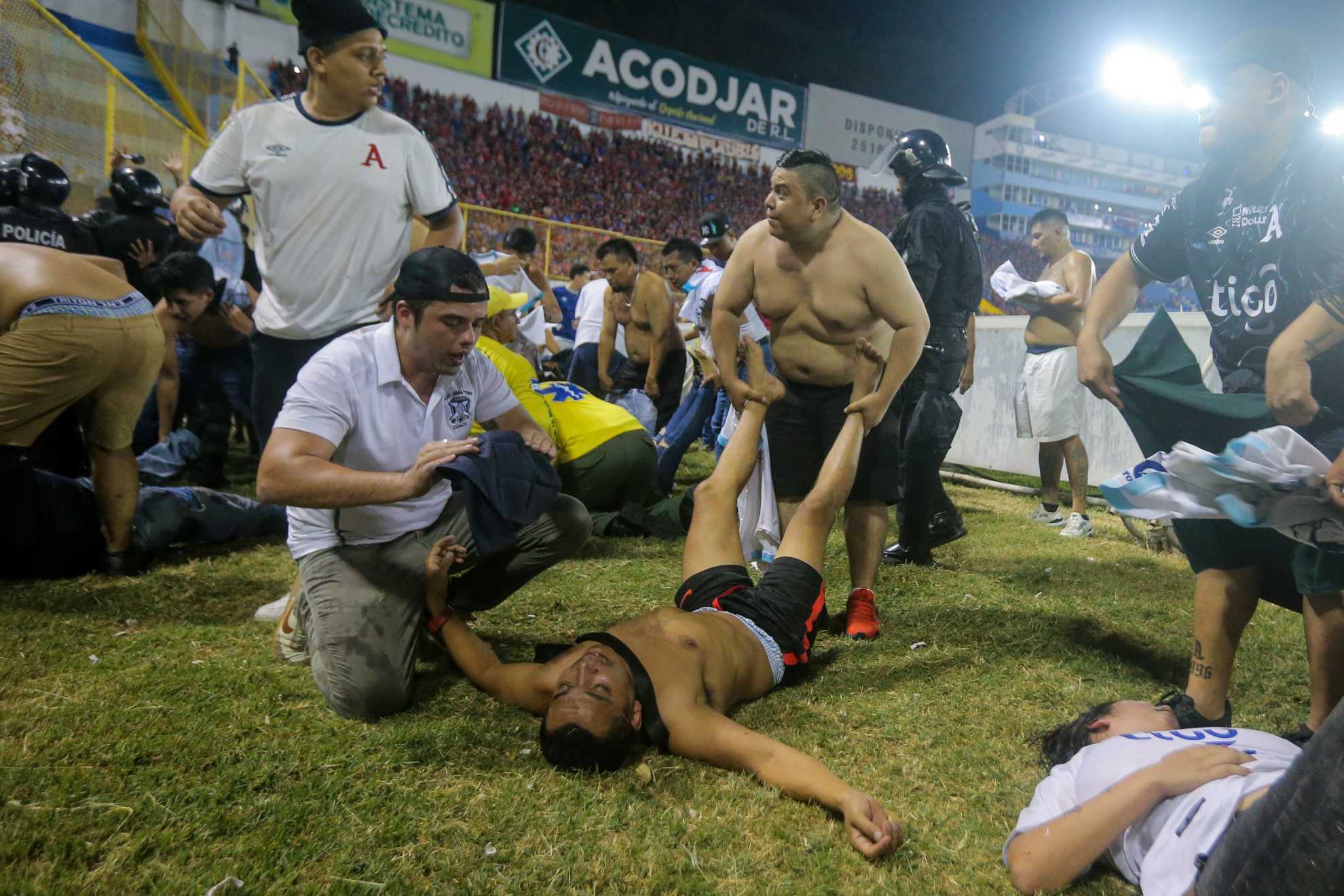 Tragedia en El Salvador: 12 muertos por una estampida en el estadio Cuscatlán durante el Alianza-FAS