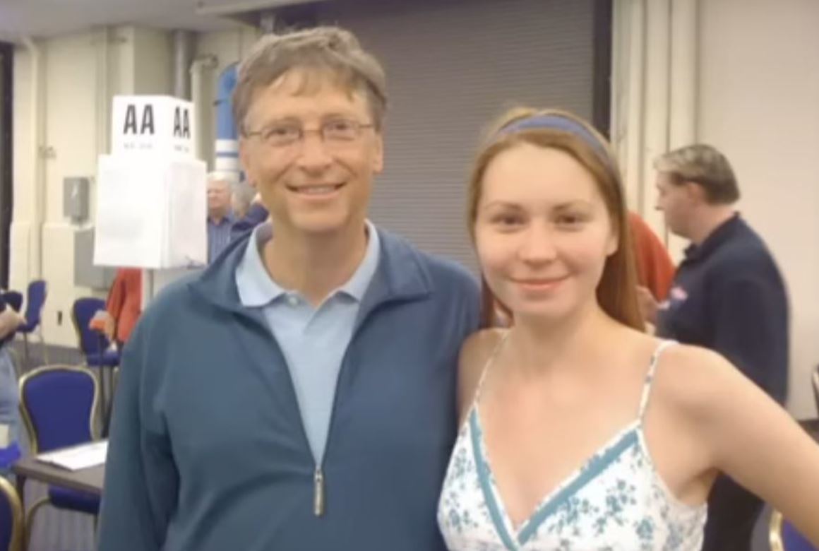 Bill Gates, junto a Mila Antonova /