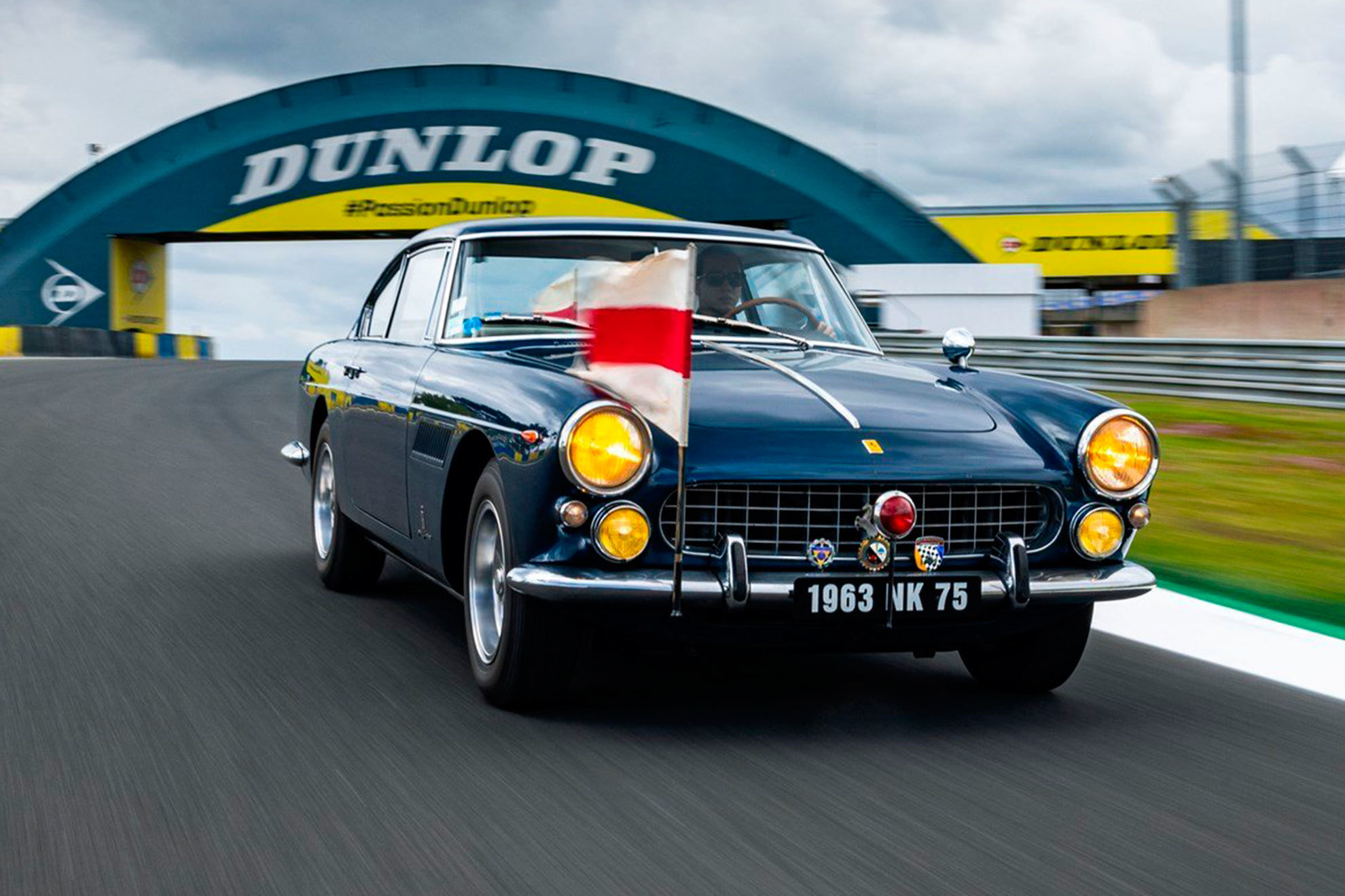 El 250 GTE, en la pista de Le Mans por la que rodó hace 60 años.