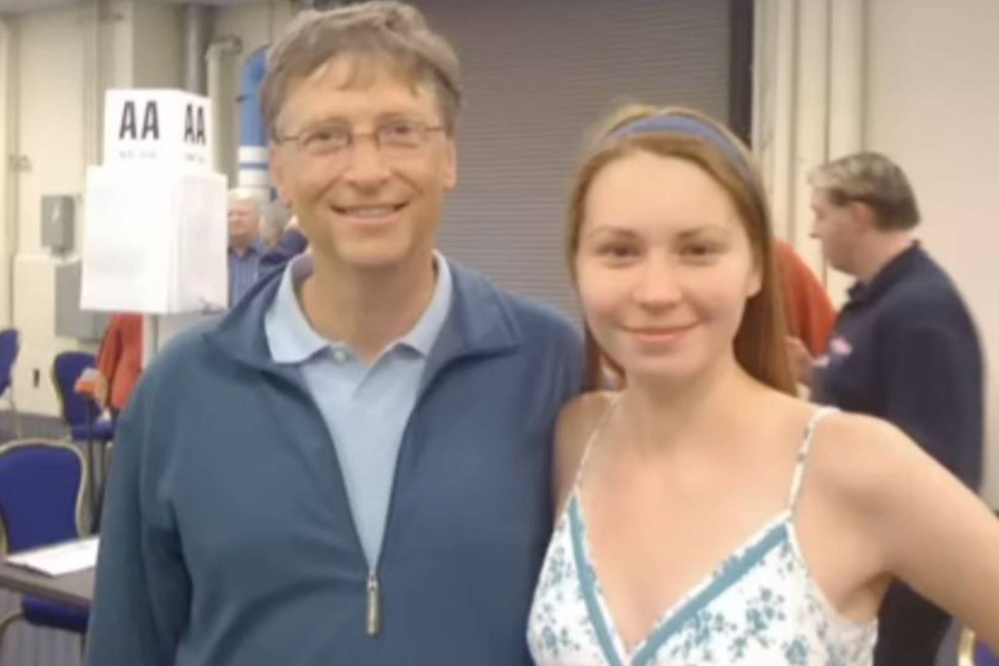 As extorsion el depredador sexual Jeffrey Epstein a Bill Gates por una joven rusa