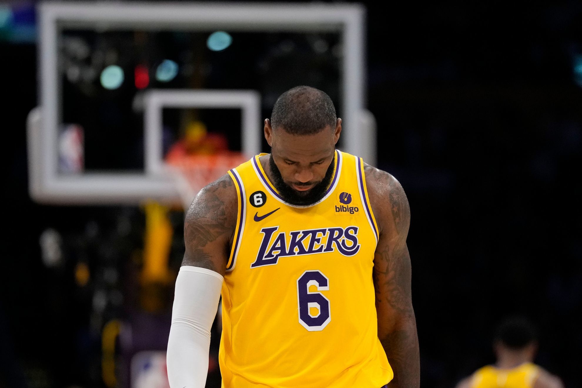 LeBron James hints at retirement after Nuggets sweep Lakers: It's not fun | Marca