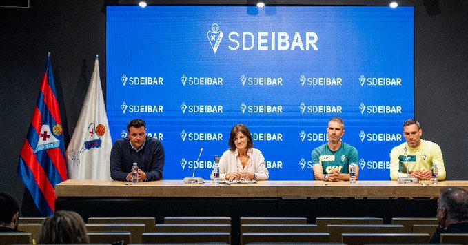 La plana mayor del Eibar da un paso al frente: máxima unidad y confianza ante  los 'playoffs'