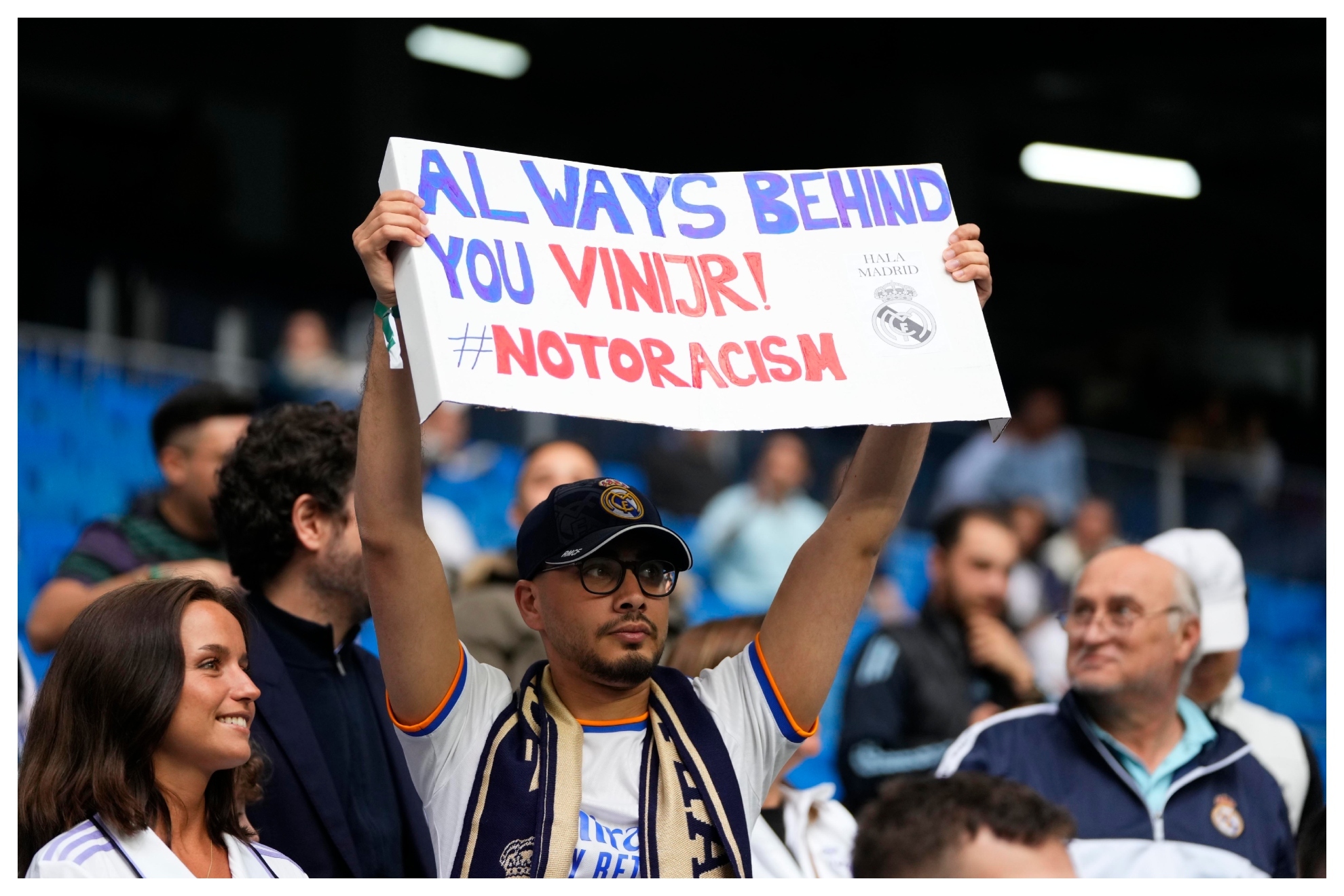 El emotivo apoyo del Bernabéu a Vinicius: ovación, pancarta y todos con la '20'