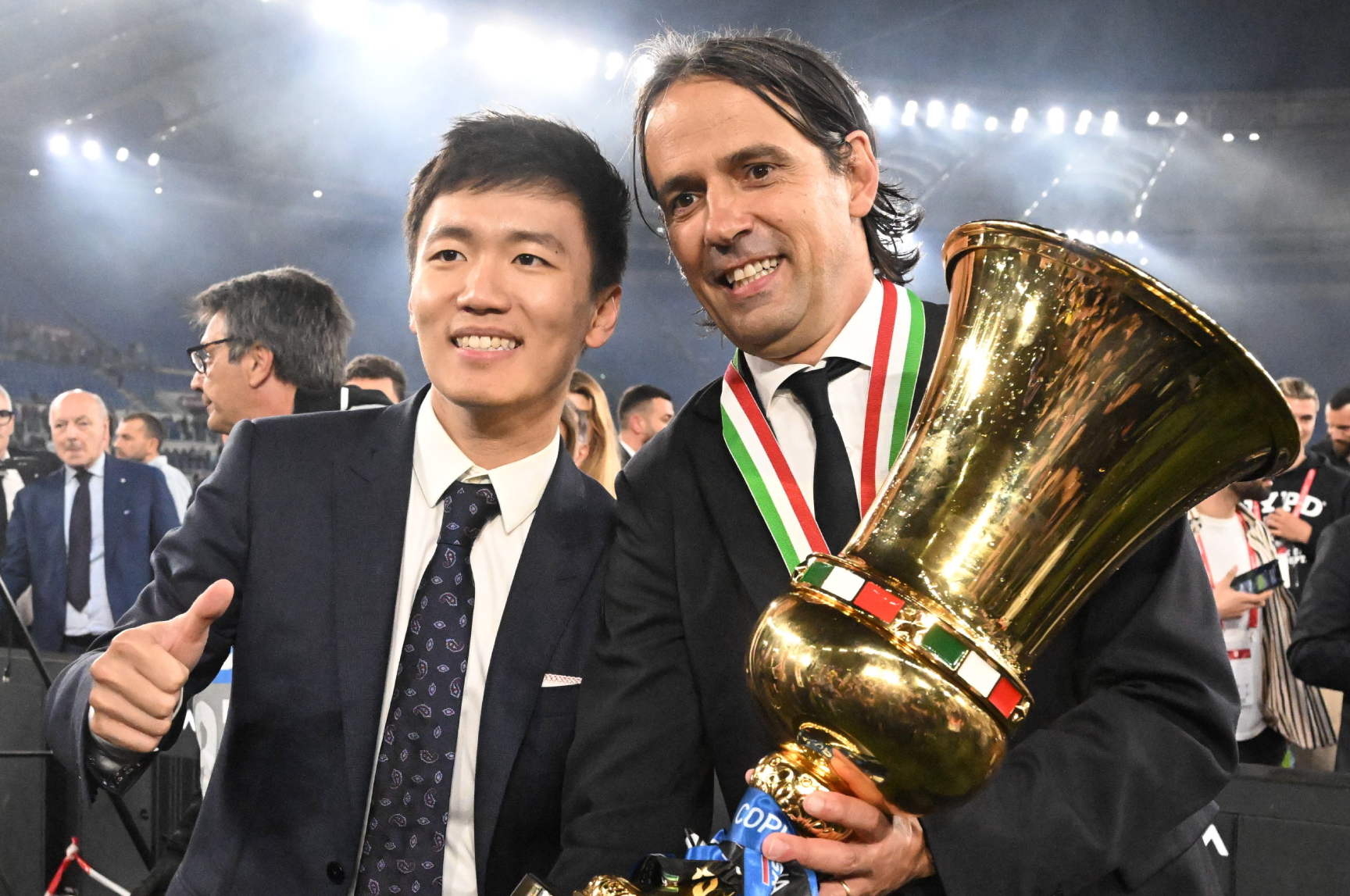 Inzaghi celebra la Coppa Italia con Steven Zhang, presidente del Inter.